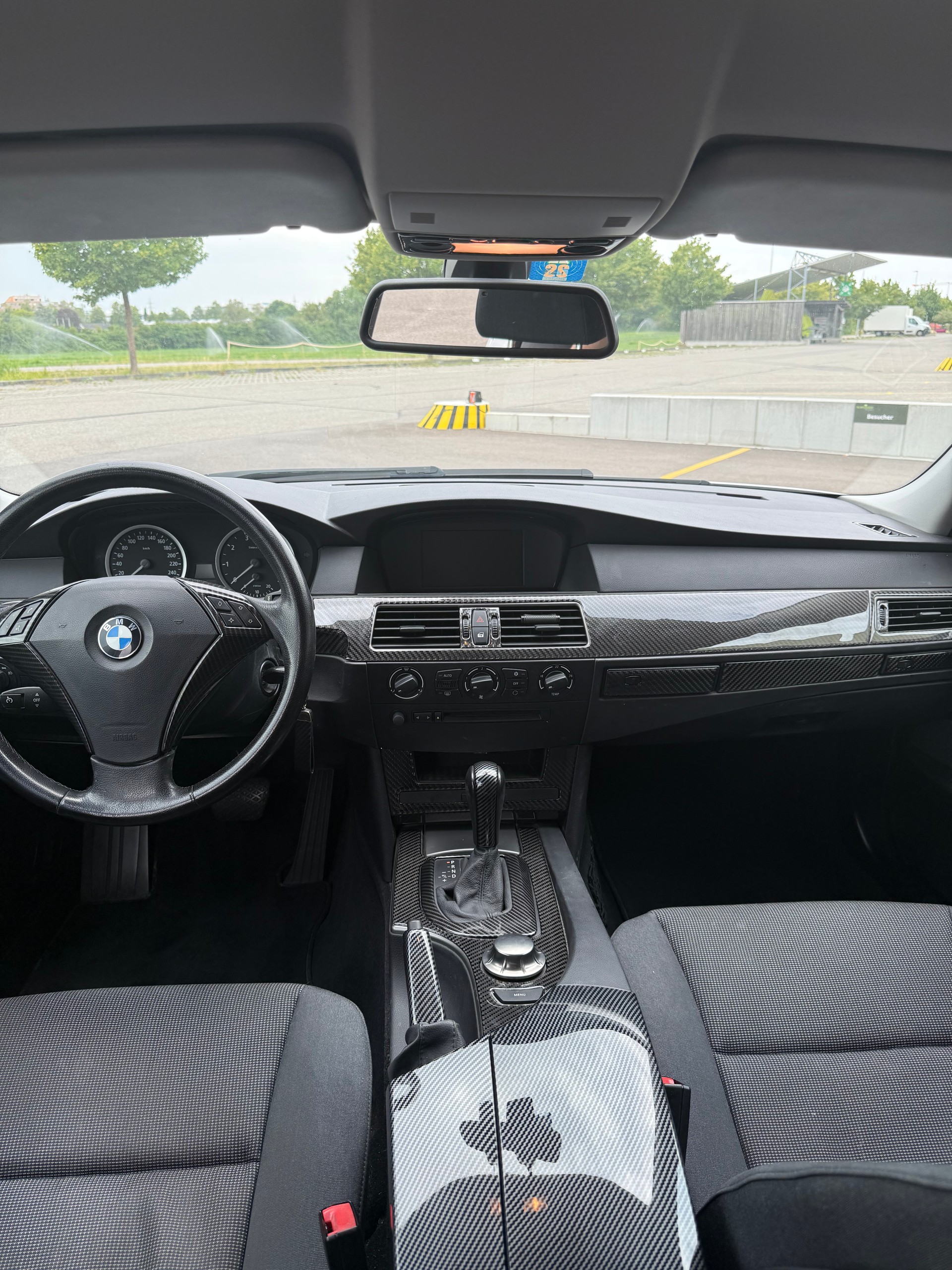 BMW 520i-image-4