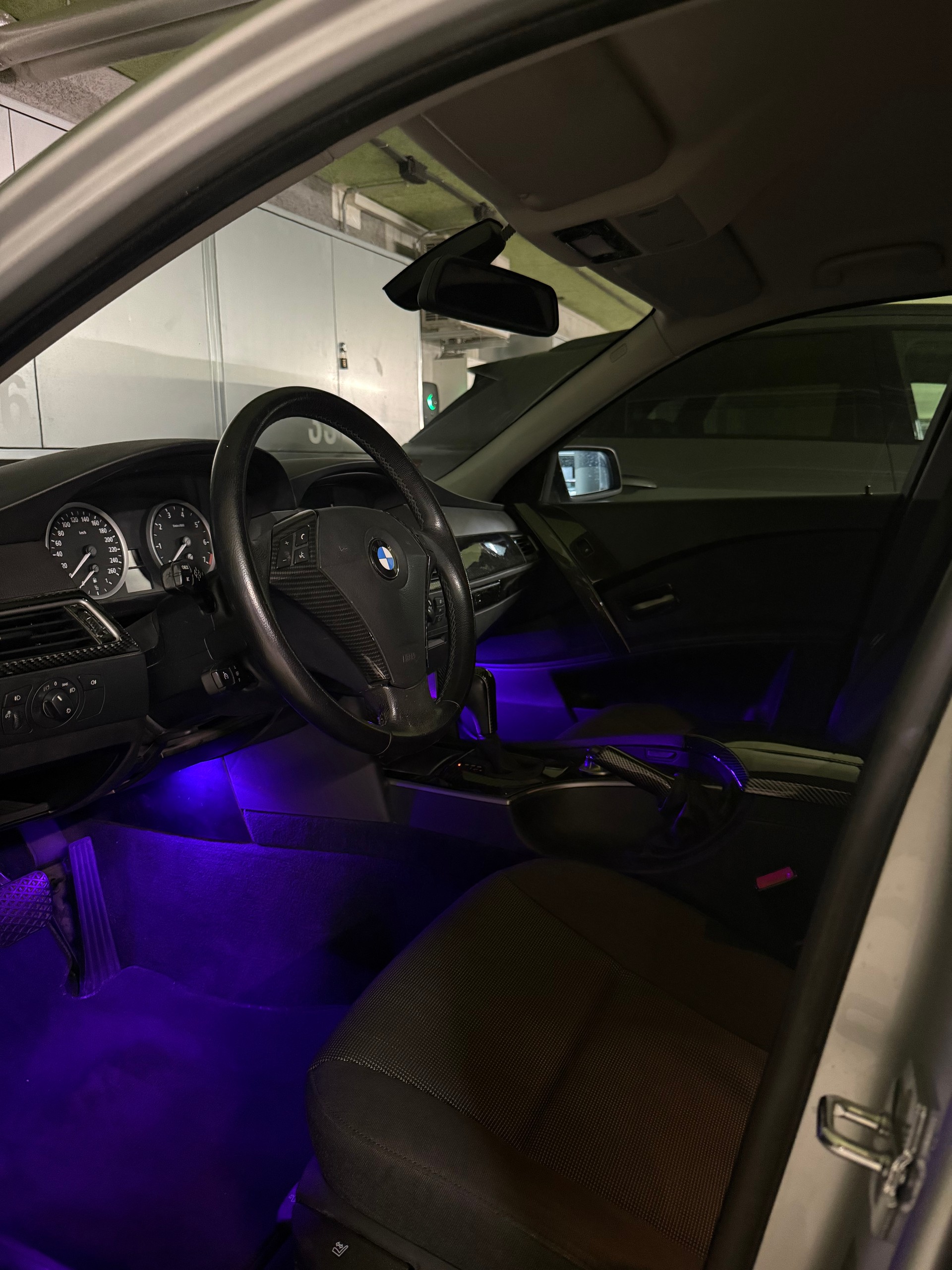 BMW 520i-image-5