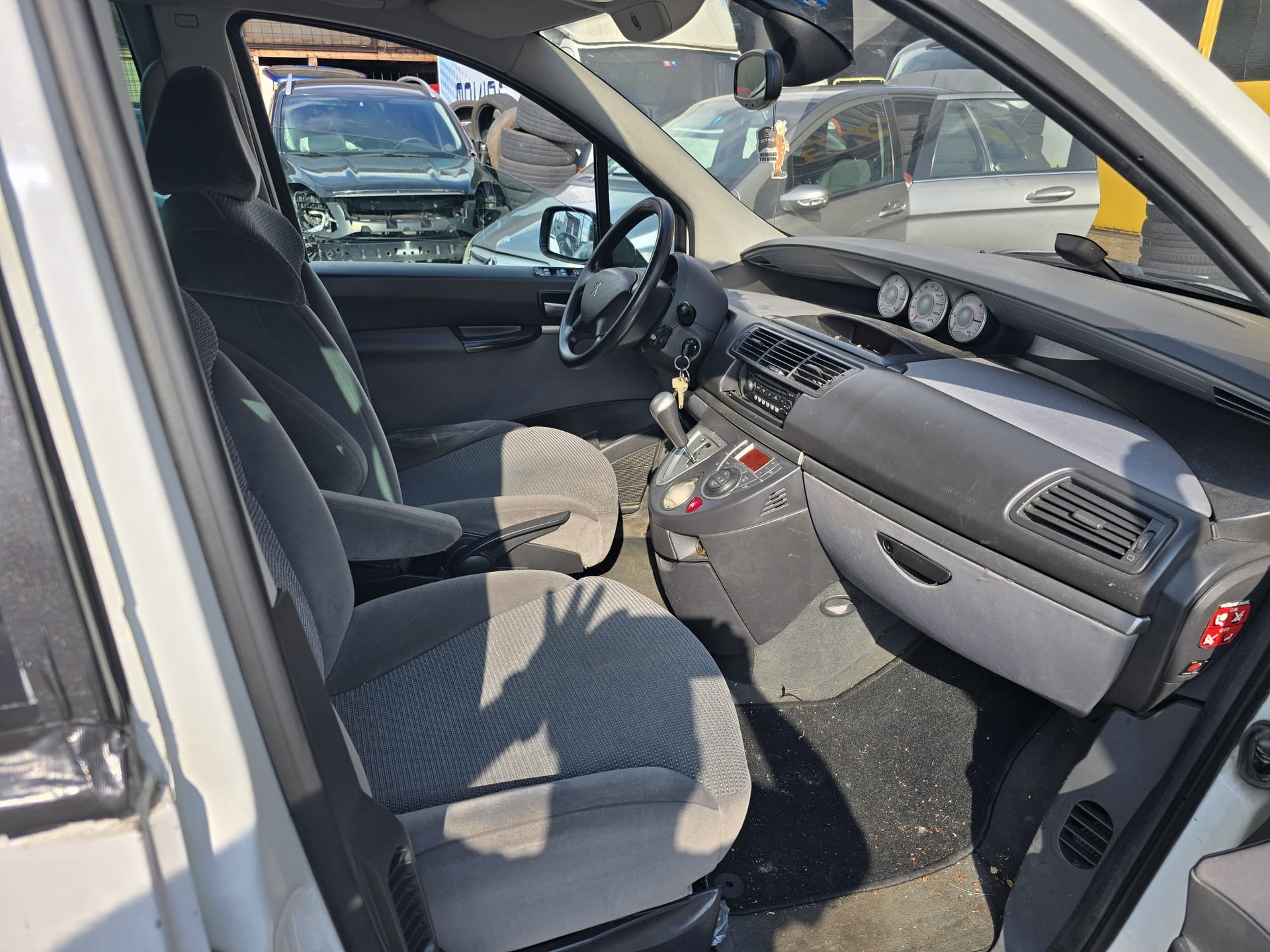 PEUGEOT 807 2.0 16V HDi ST Family+ Automatic-image-4
