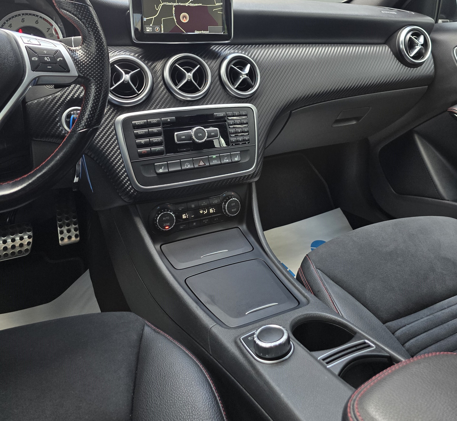 MERCEDES-BENZ A 200 AMG Line 7G-DCT-image-18
