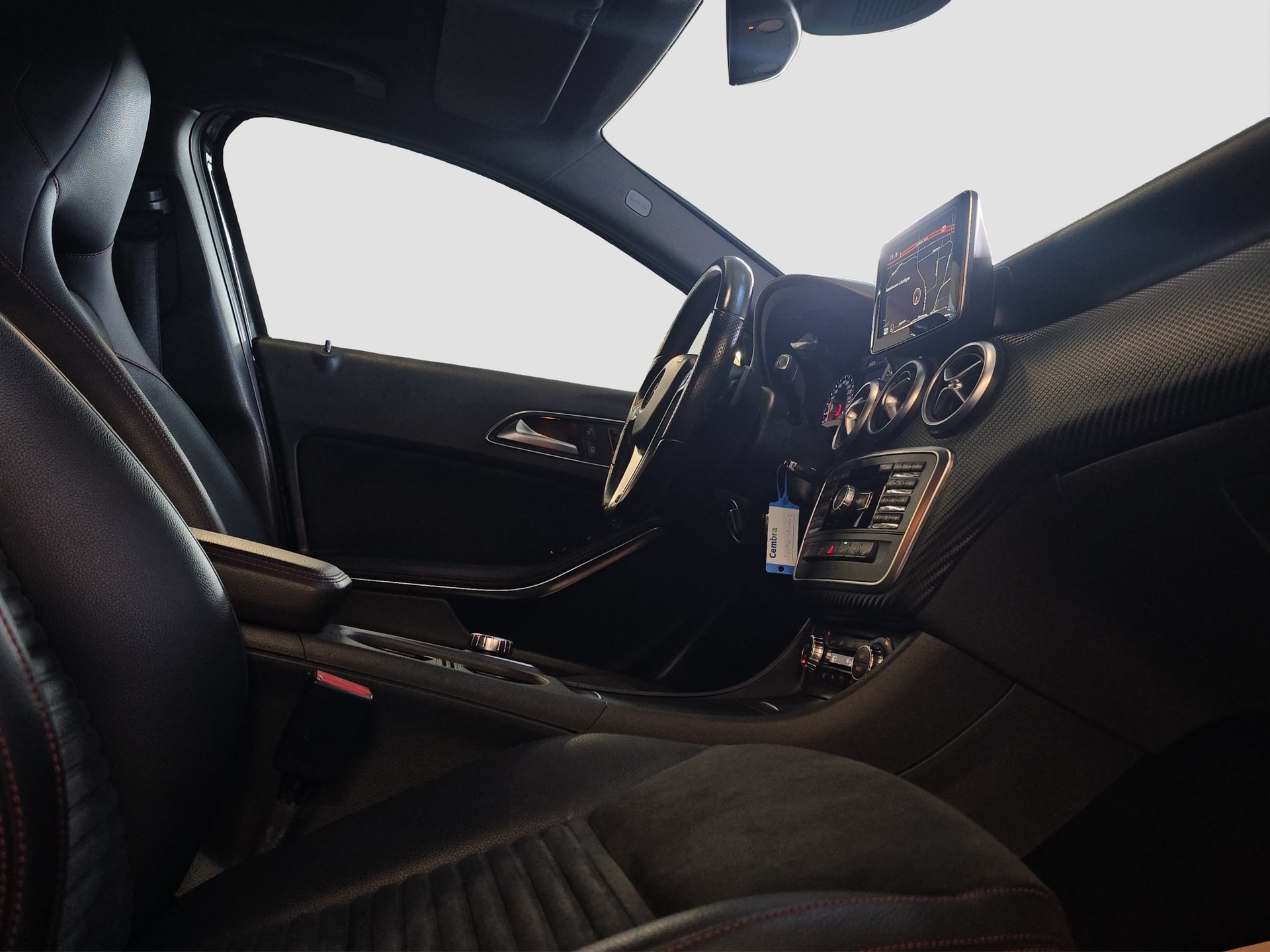 MERCEDES-BENZ A 200 AMG Line 7G-DCT-image-14