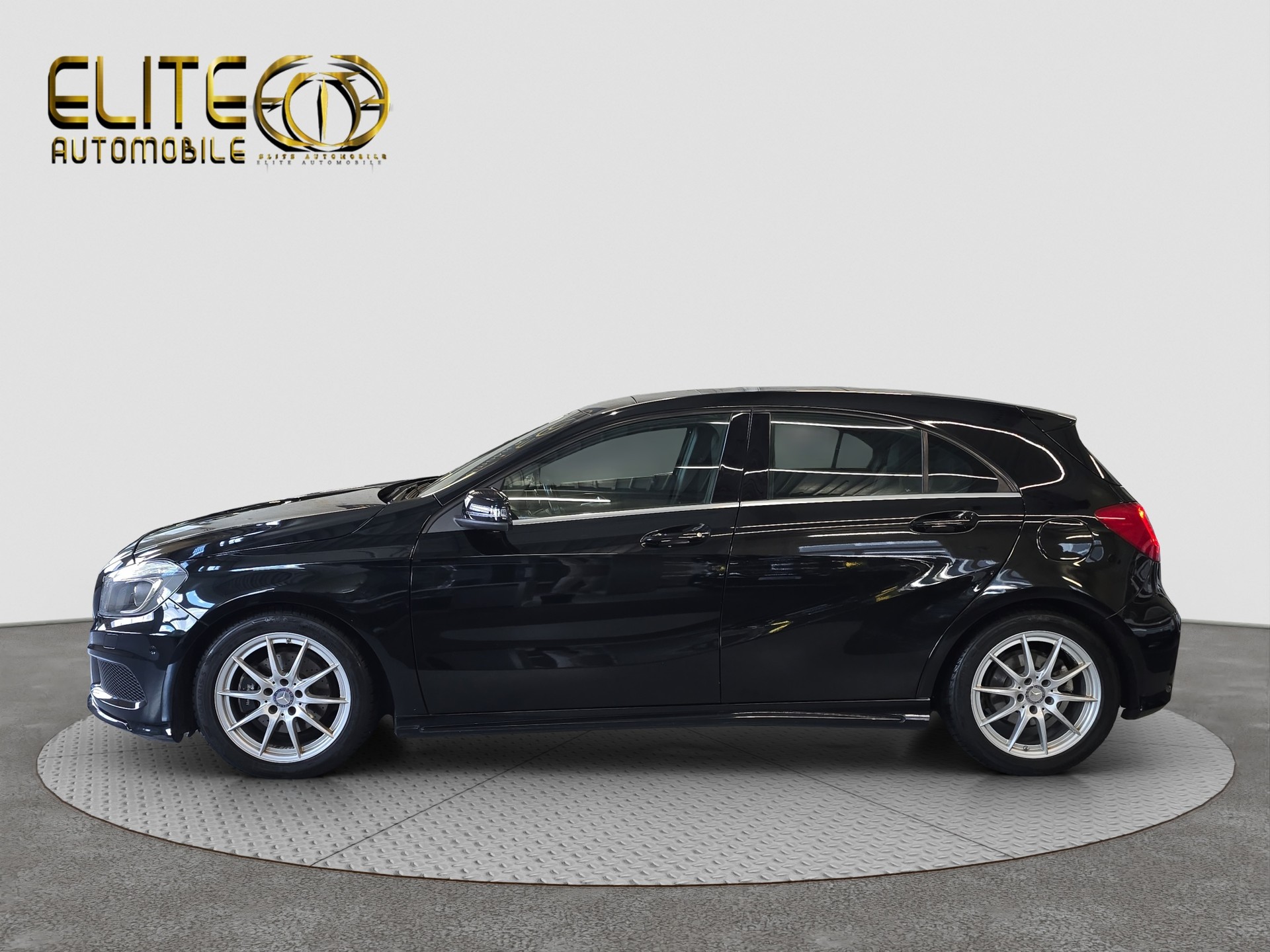 MERCEDES-BENZ A 200 AMG Line 7G-DCT-image-4