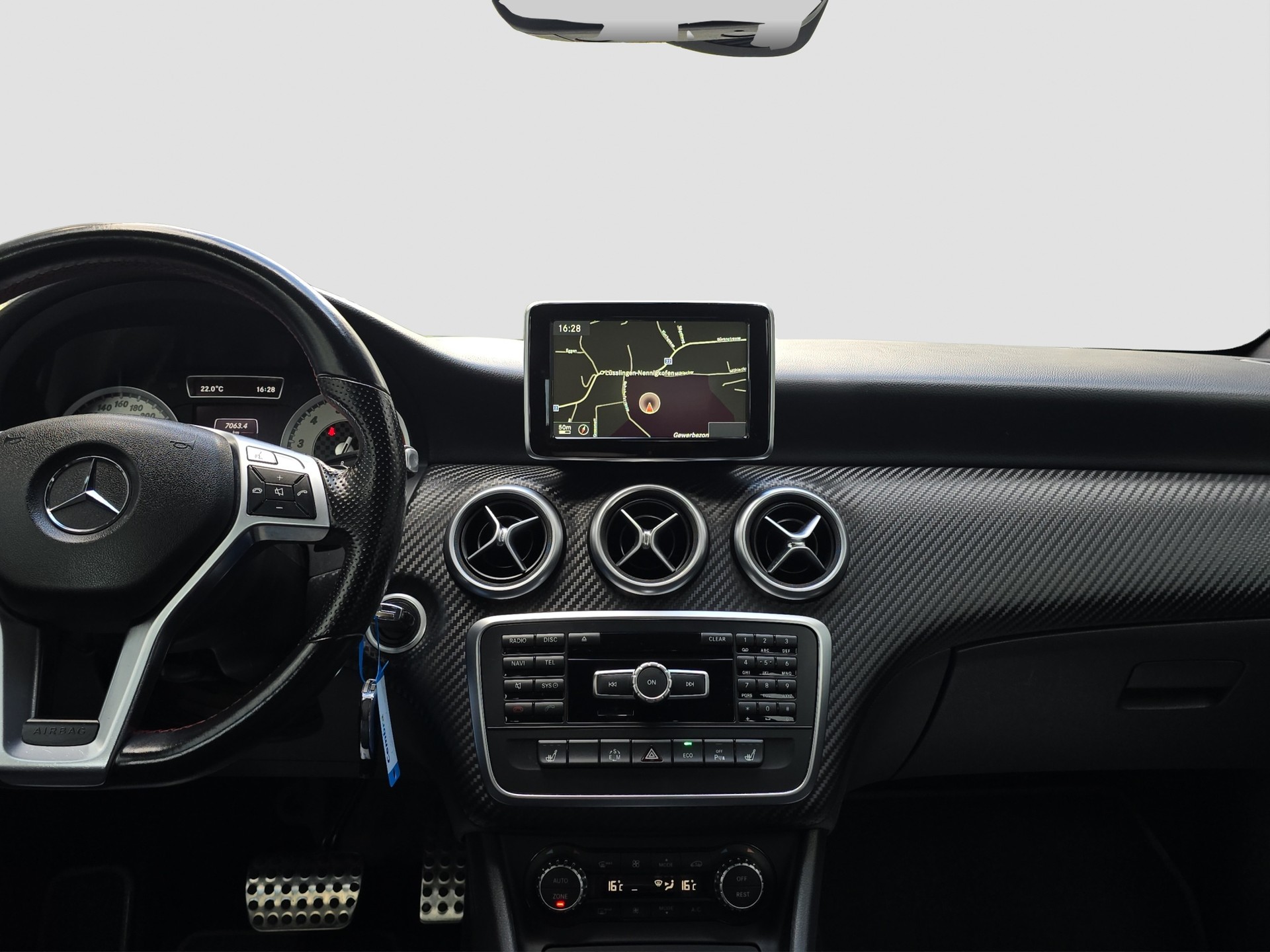 MERCEDES-BENZ A 200 AMG Line 7G-DCT-image-13