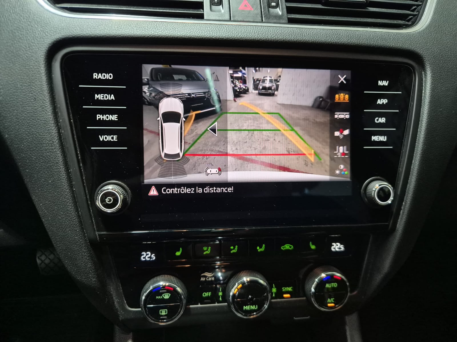 SKODA Octavia Combi 2.0 TSI Style 4x4 DSG-image-10