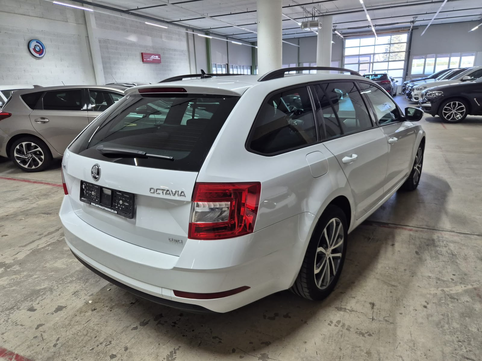 SKODA Octavia Combi 2.0 TSI Style 4x4 DSG-image-4