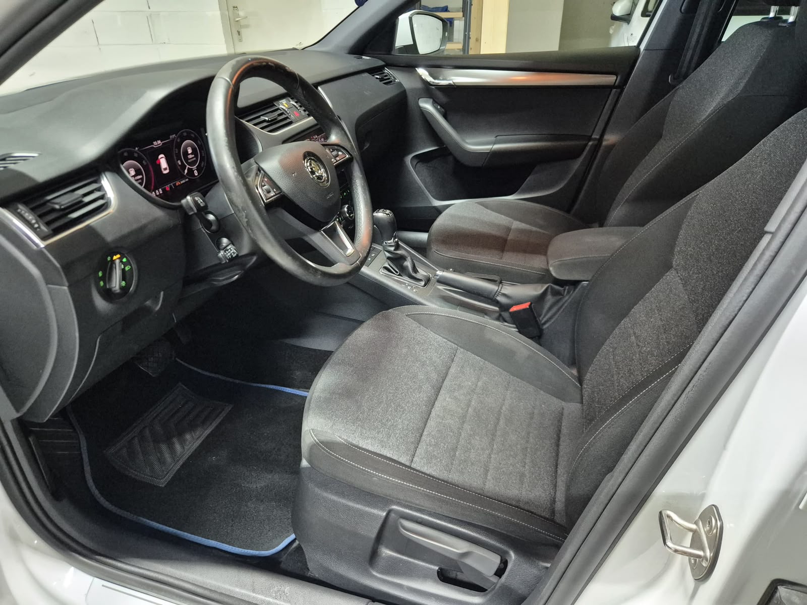 SKODA Octavia Combi 2.0 TSI Style 4x4 DSG-image-5