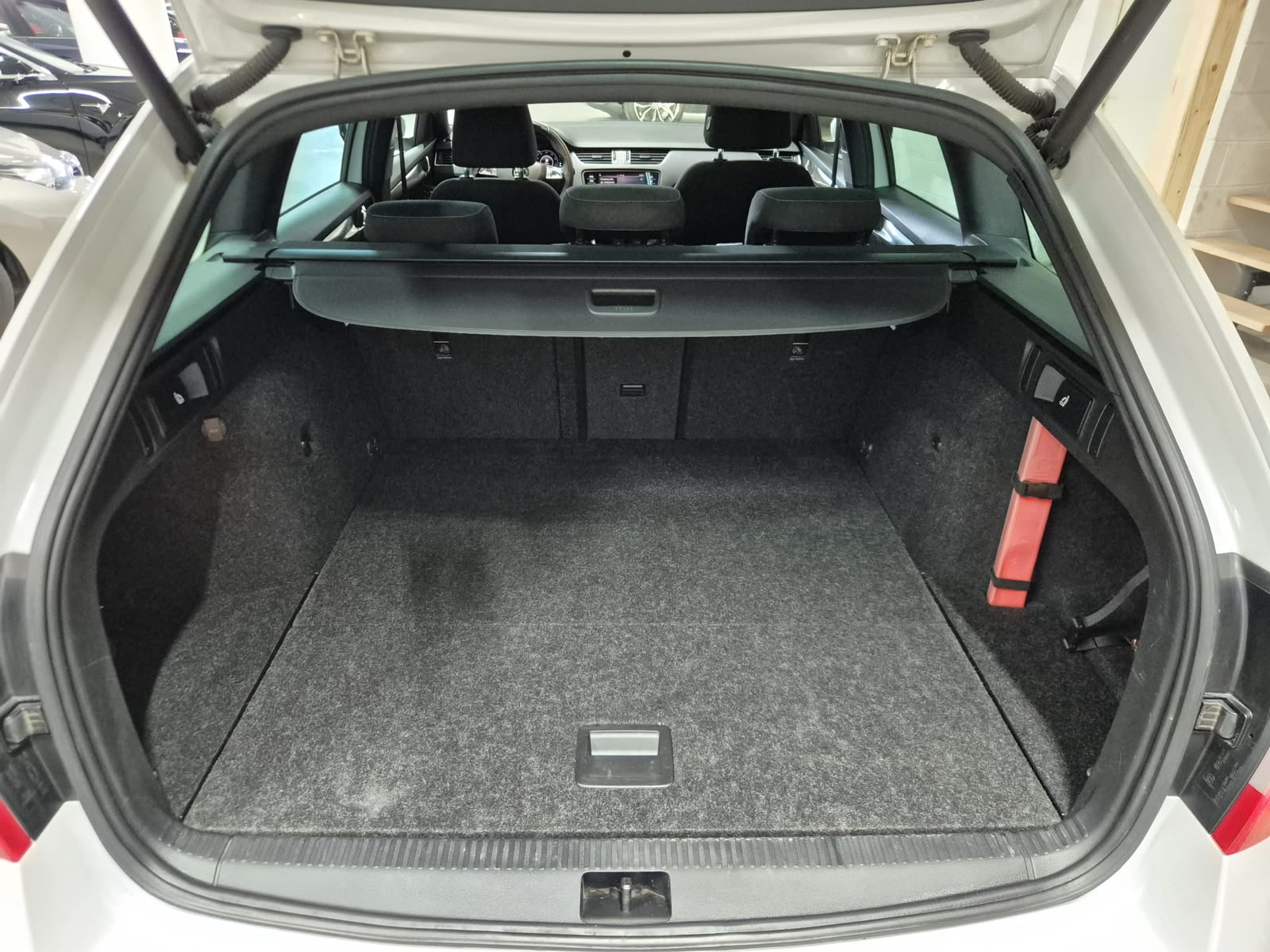 SKODA Octavia Combi 2.0 TSI Style 4x4 DSG-image-8
