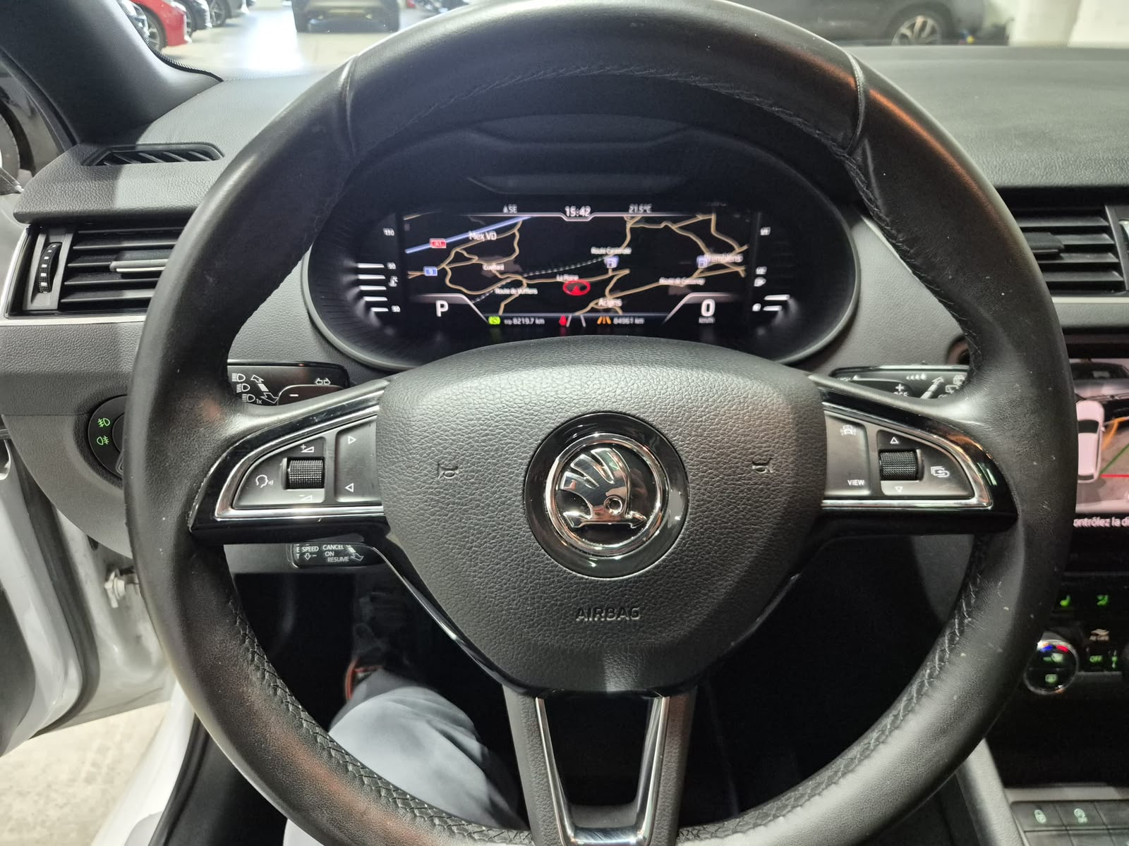 SKODA Octavia Combi 2.0 TSI Style 4x4 DSG-image-9