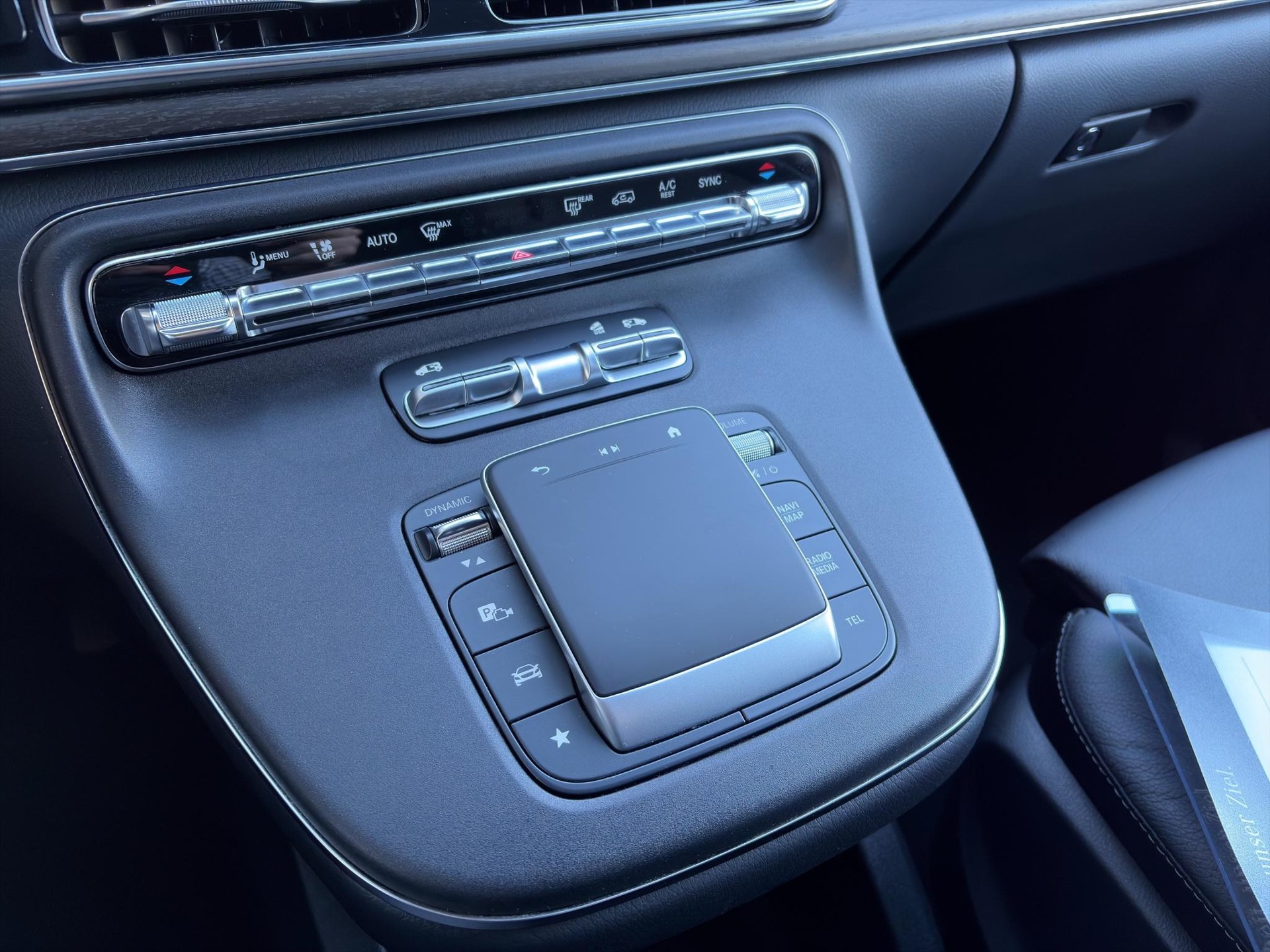 MERCEDES-BENZ V-Klasse V447 Van V 250 d Avantgarde lang-image-9