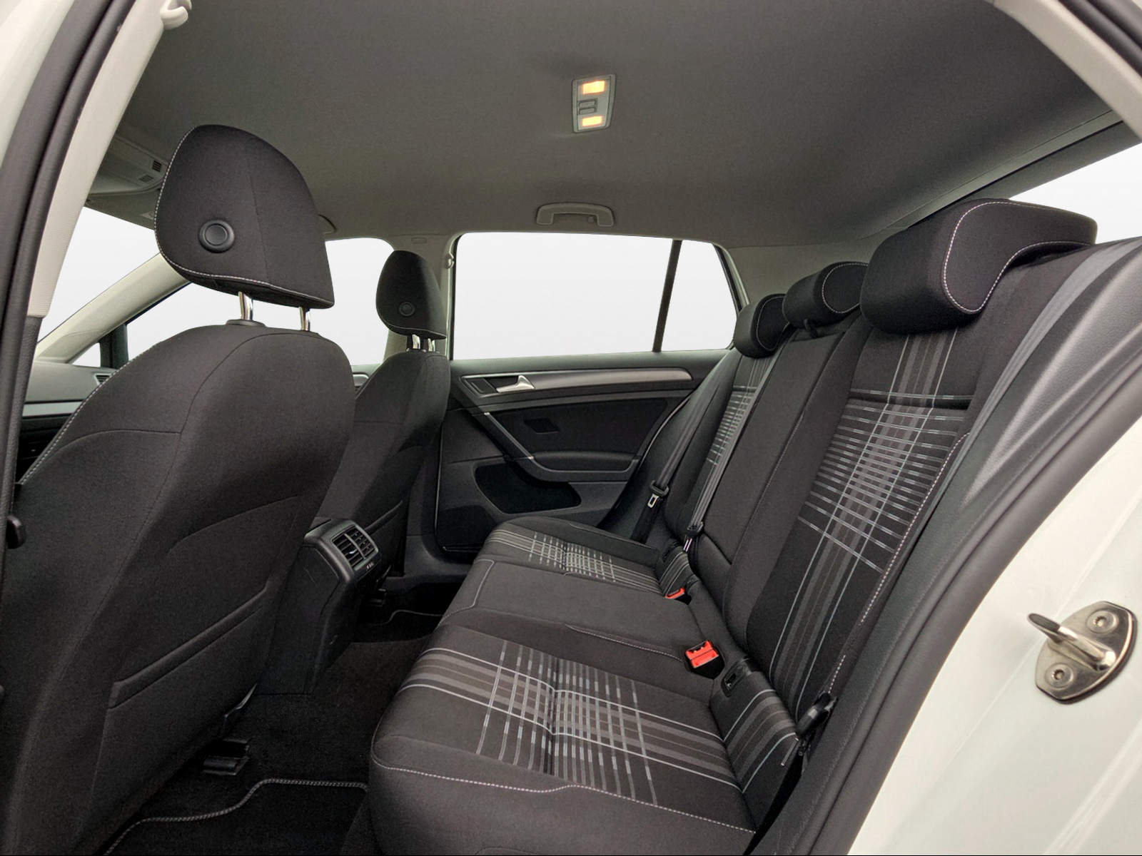 VW Golf 2.0 TDI Lounge 4Motion-image-10