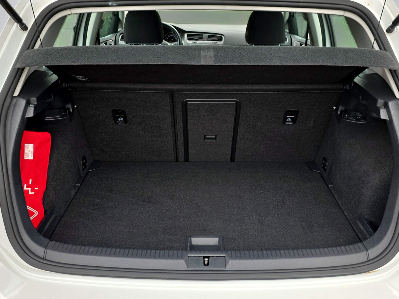 VW Golf 2.0 TDI Lounge 4Motion-image-11