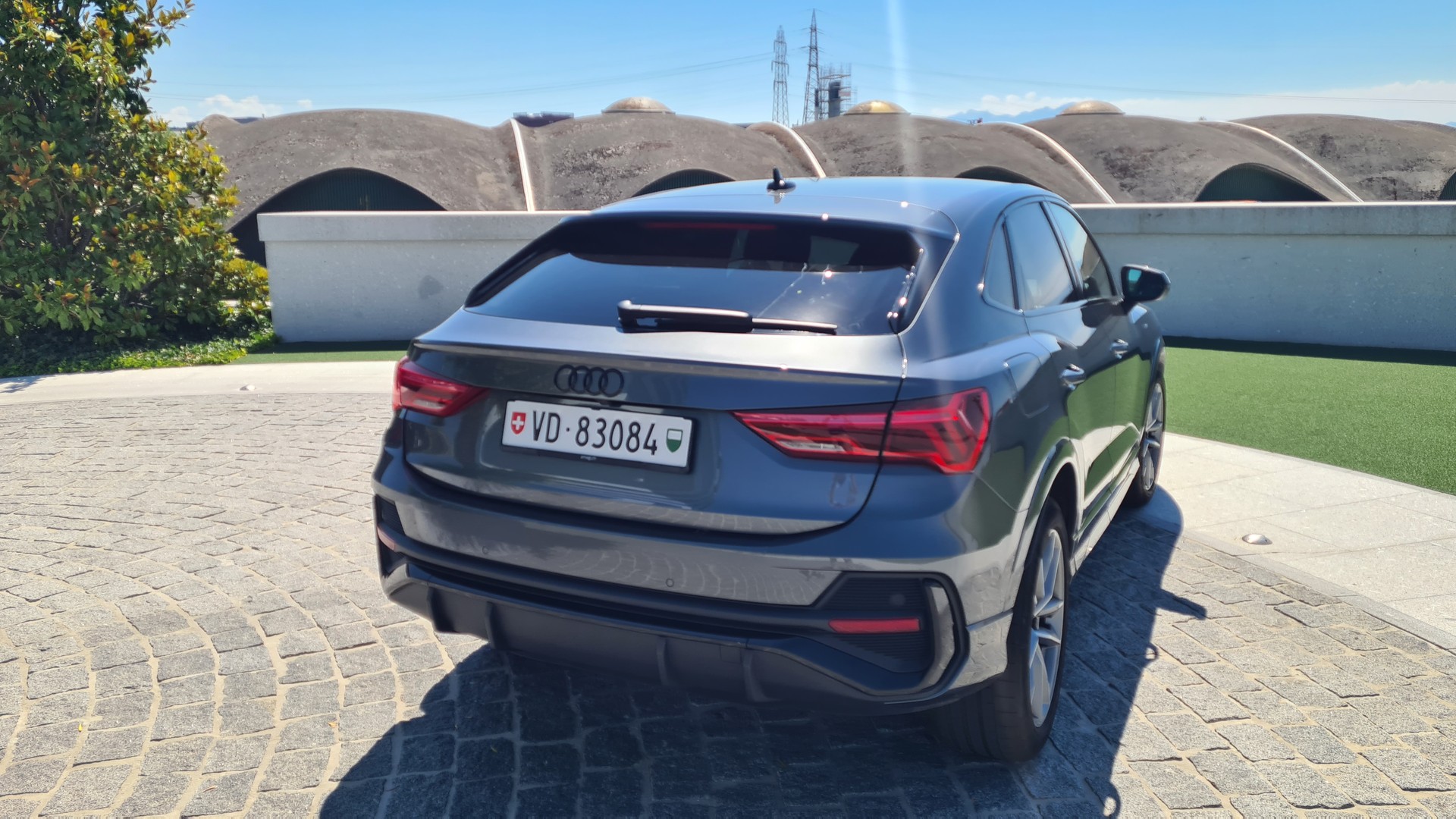 AUDI 2.0 40 TDI S line quattro S-Tronic-image-2