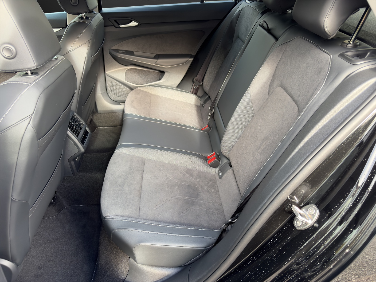 VW Golf 1.5 TSI Basis-image-8