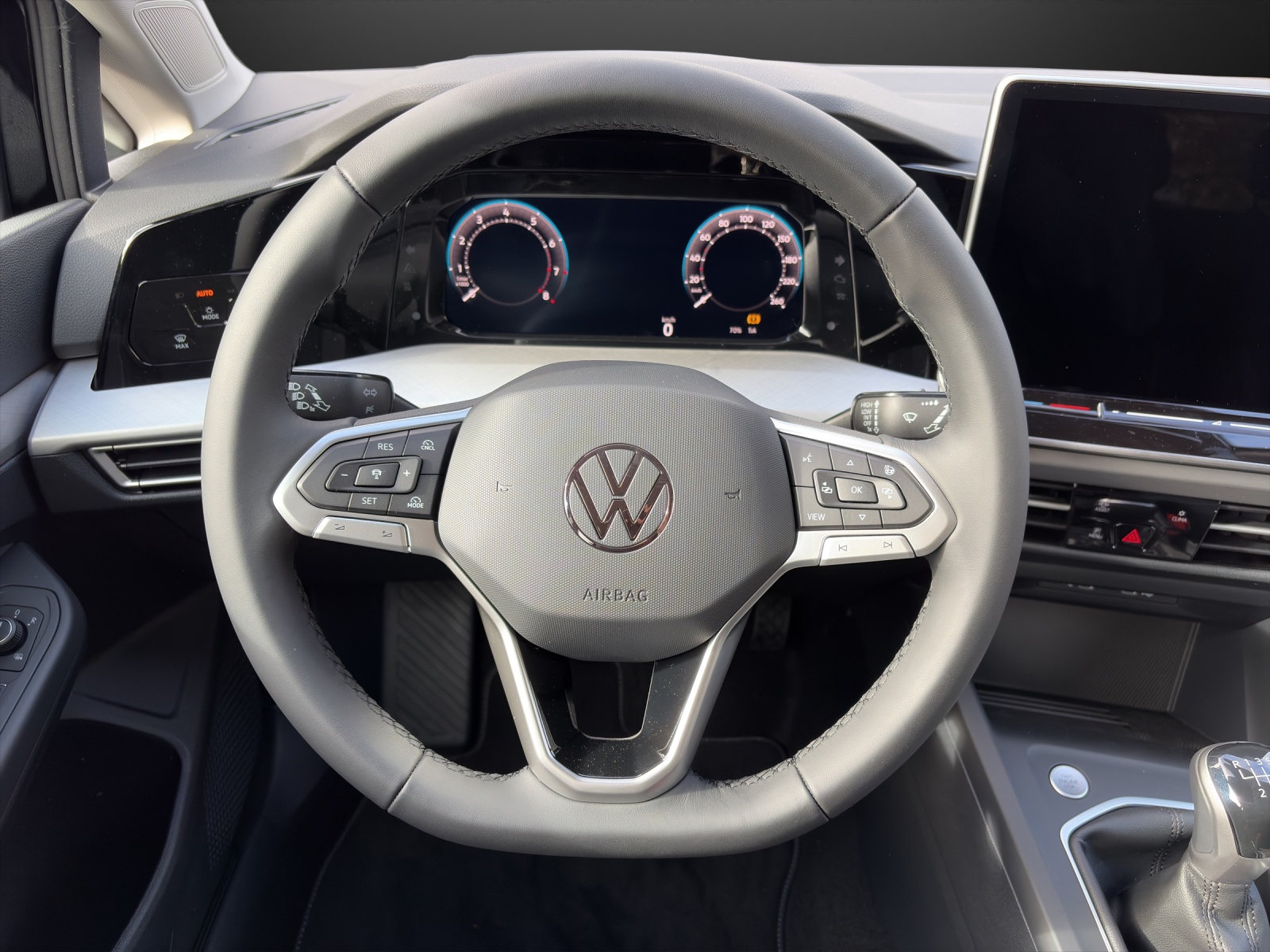 VW Golf 1.5 TSI Basis-image-10