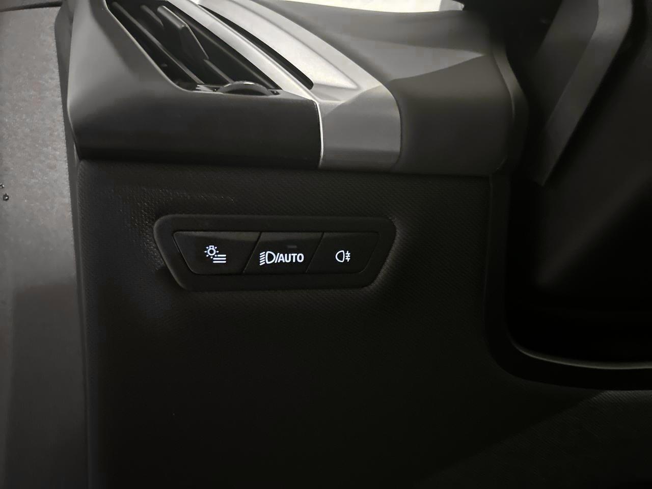 BMW iX xDrive40 SPORTPAKET AHK-image-24