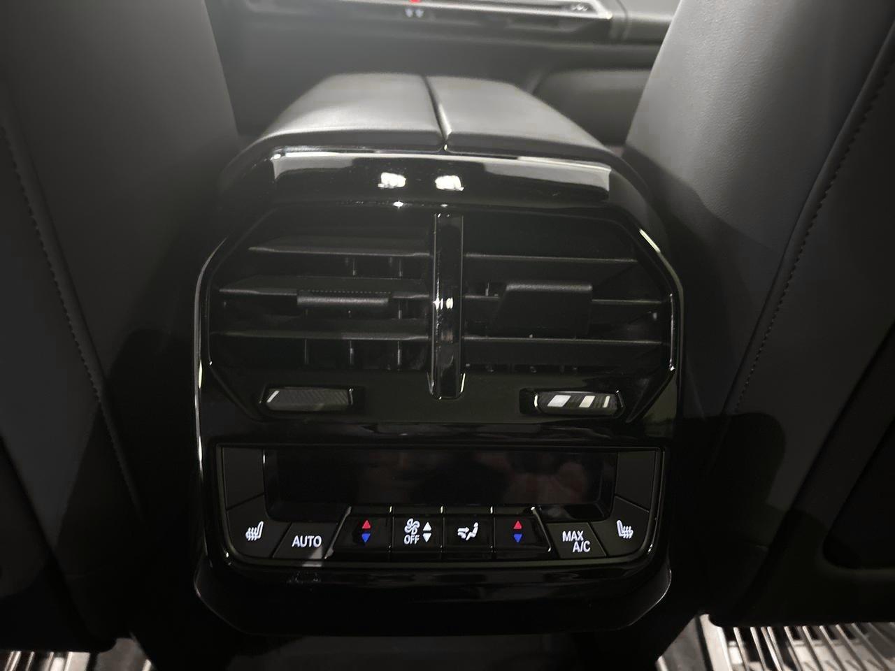 BMW iX xDrive40 SPORTPAKET AHK-image-26