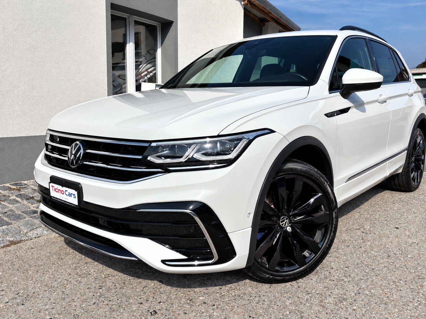 VW Tiguan 2.0 TDI SCR R-Line 4Motion DSG-image-1
