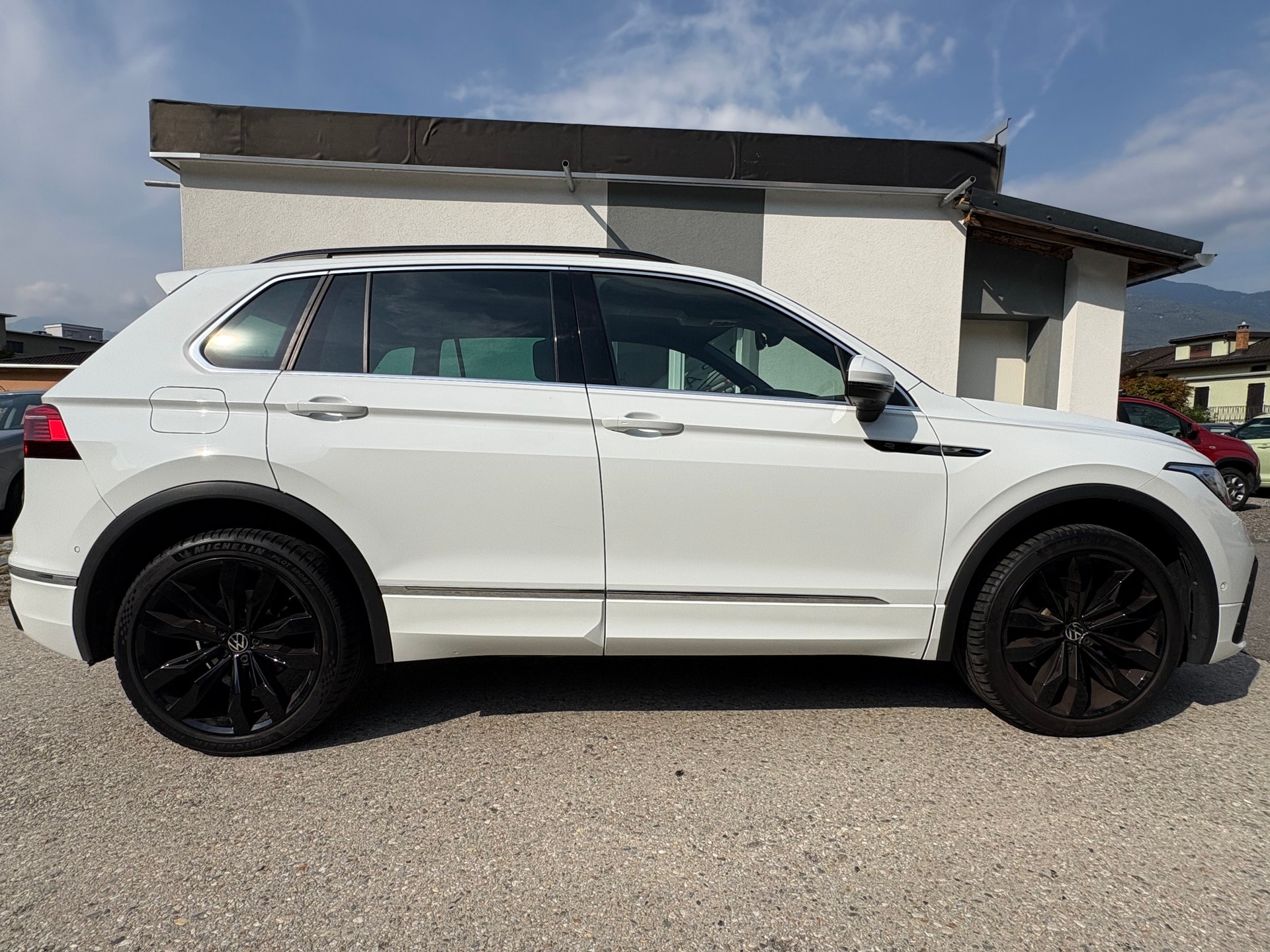 VW Tiguan 2.0 TDI SCR R-Line 4Motion DSG-image-7