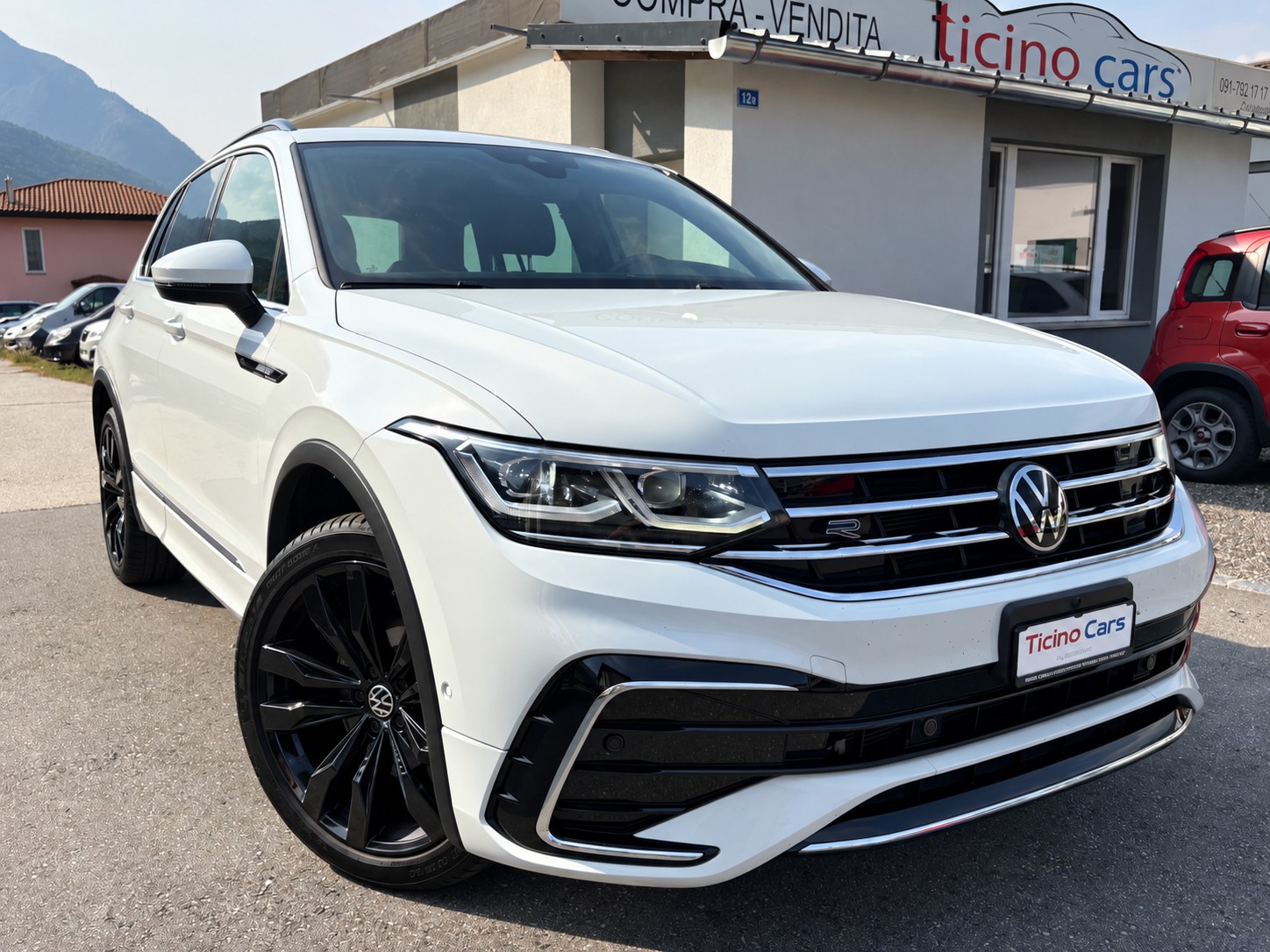 VW Tiguan 2.0 TDI SCR R-Line 4Motion DSG-image-0