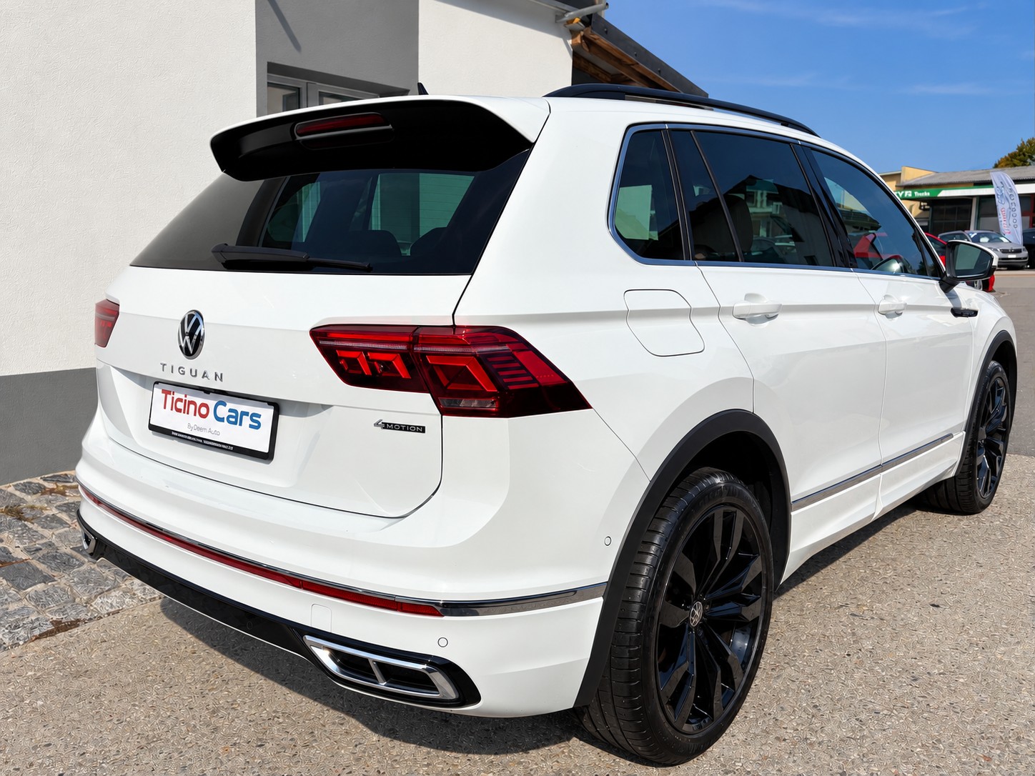 VW Tiguan 2.0 TDI SCR R-Line 4Motion DSG-image-3
