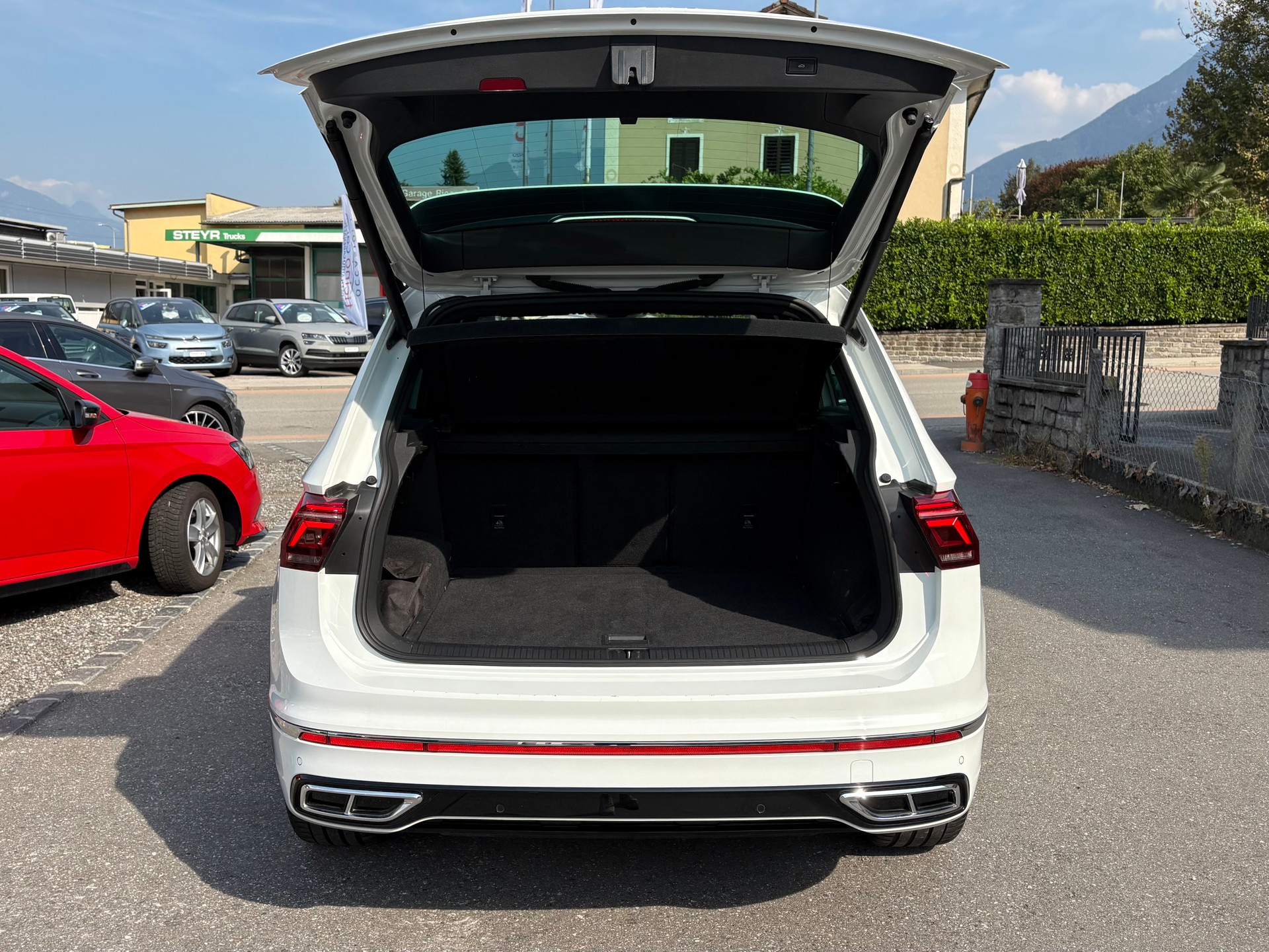 VW Tiguan 2.0 TDI SCR R-Line 4Motion DSG-image-15