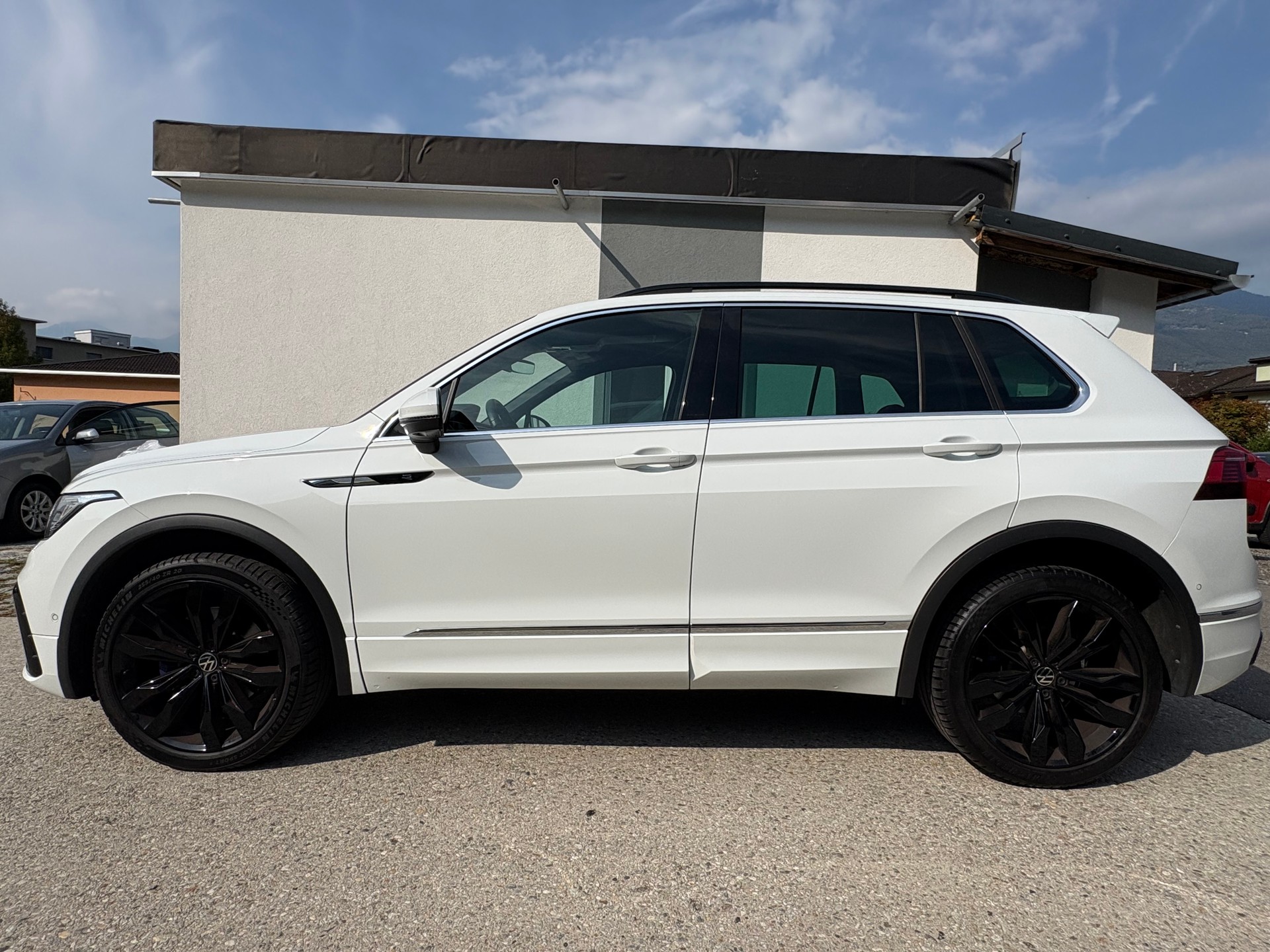 VW Tiguan 2.0 TDI SCR R-Line 4Motion DSG-image-6