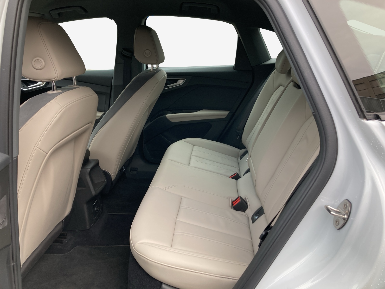 AUDI Q4 Sportback e-tron 50 quattro-image-11
