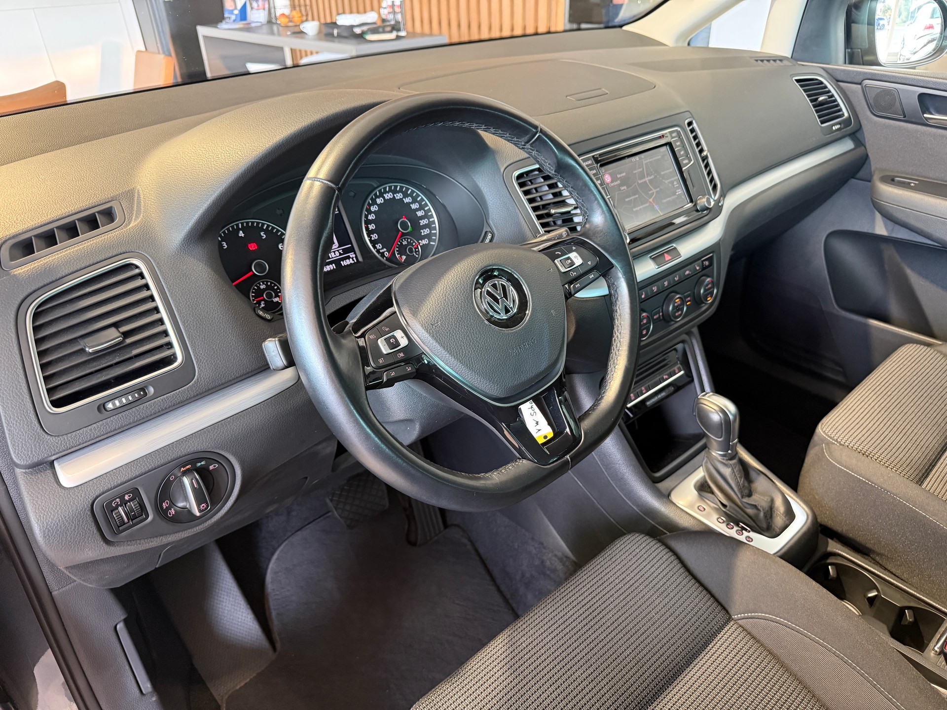 VW Sharan 1.4 TSI BlMT Comfortline DSG ***7-SITZE / DISTANZREGLER***-image-13