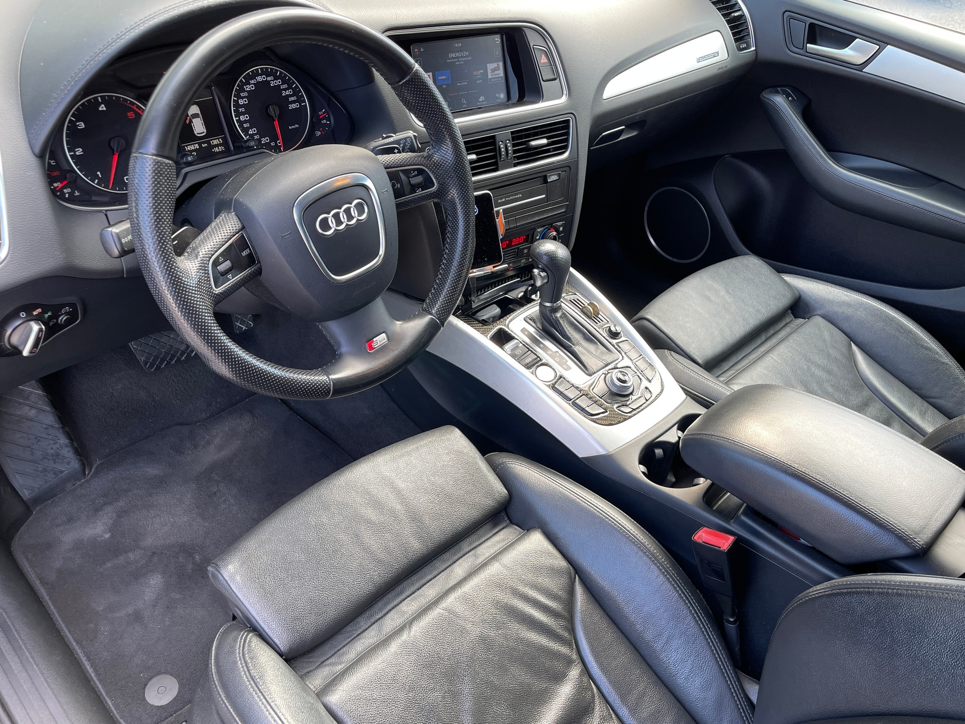 AUDI Q5 3.0 TDI quattro S-tronic-image-14