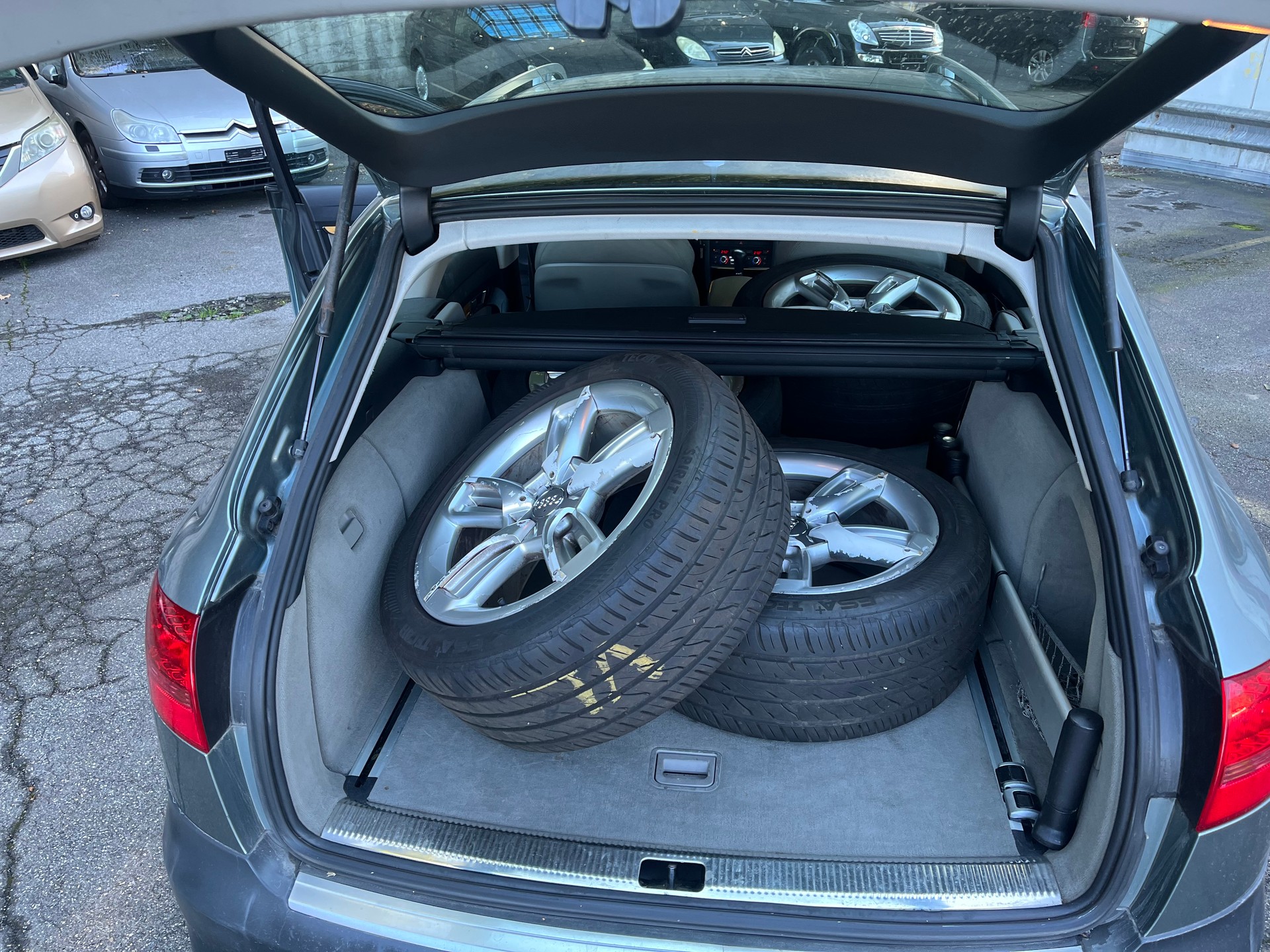 AUDI A6 allroad 3.2 FSI quattro-image-12