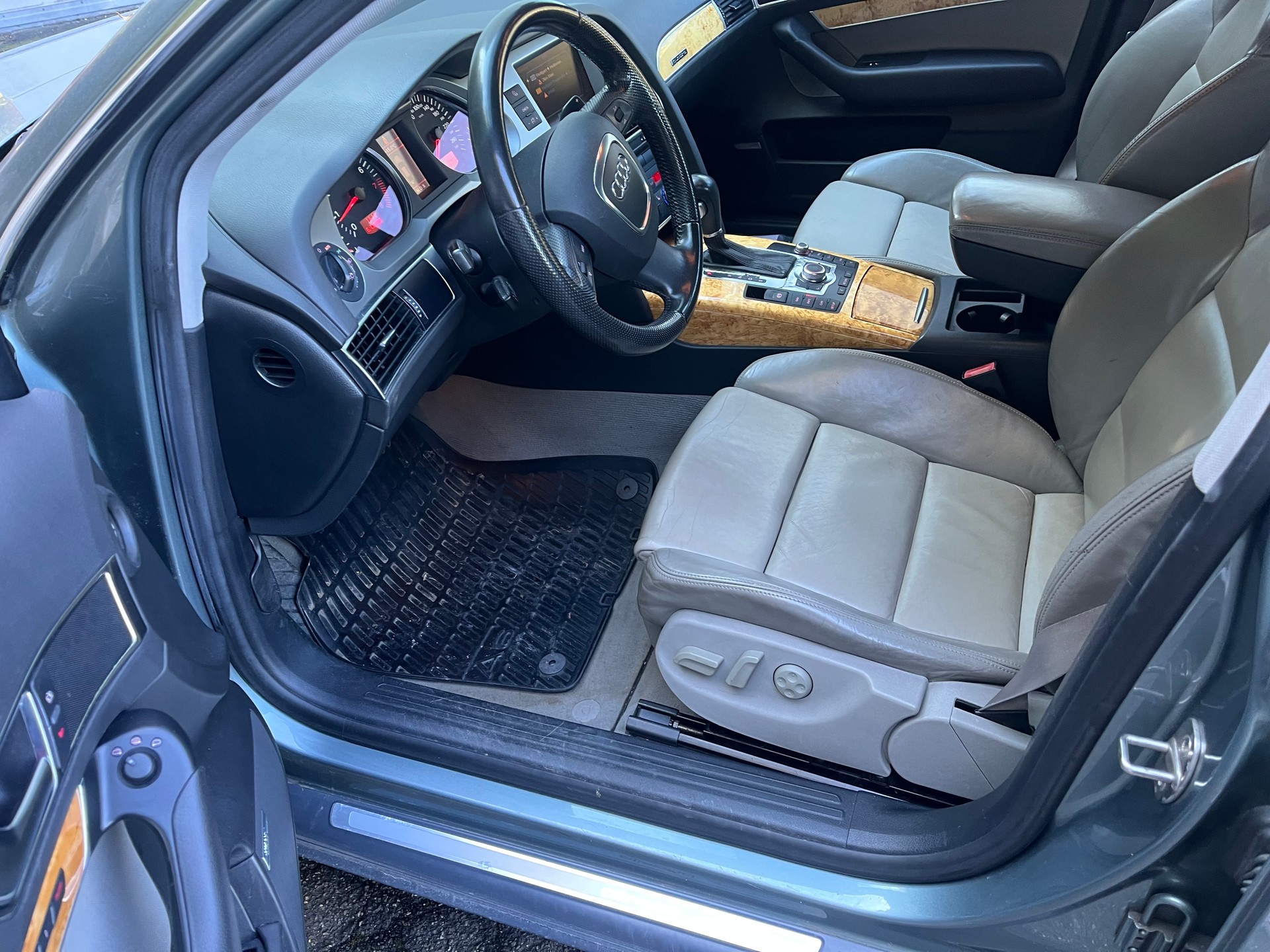 AUDI A6 allroad 3.2 FSI quattro-image-13