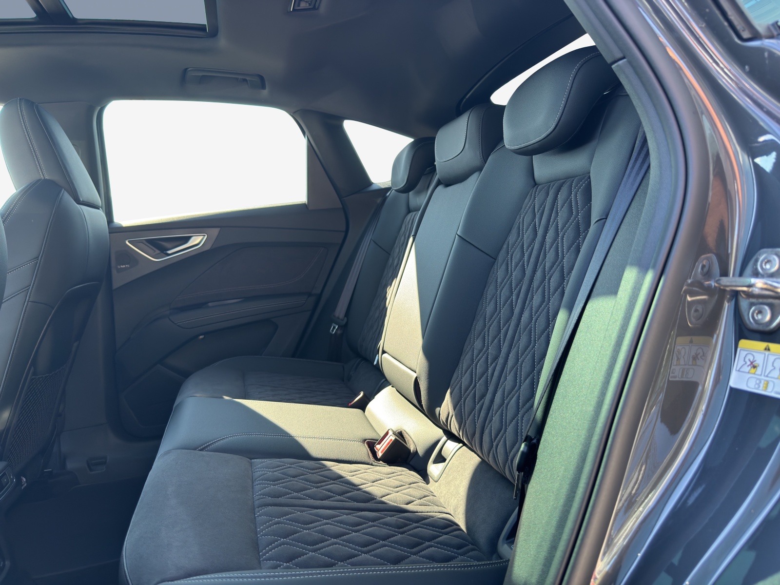 AUDI Q4 Sportback e-tron quattro performance Swiss Ski-image-15