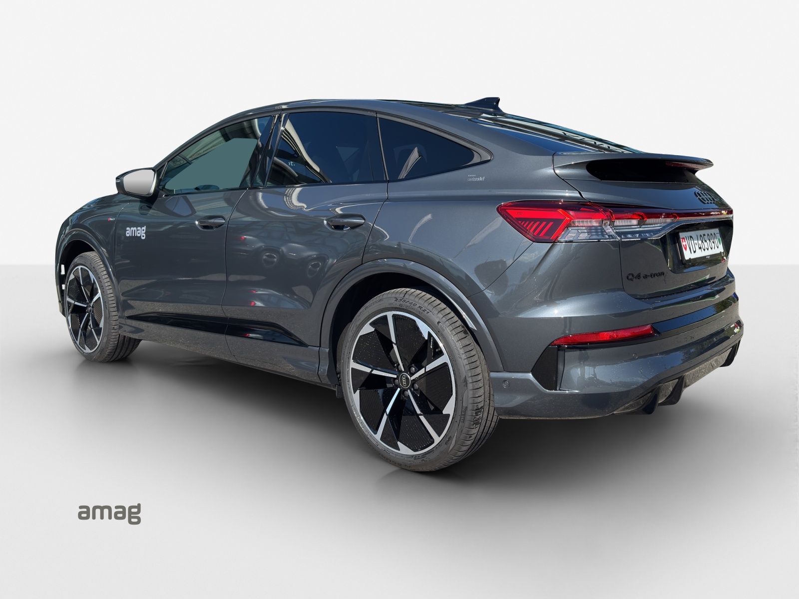 AUDI Q4 Sportback e-tron quattro performance Swiss Ski-showroom-element-2