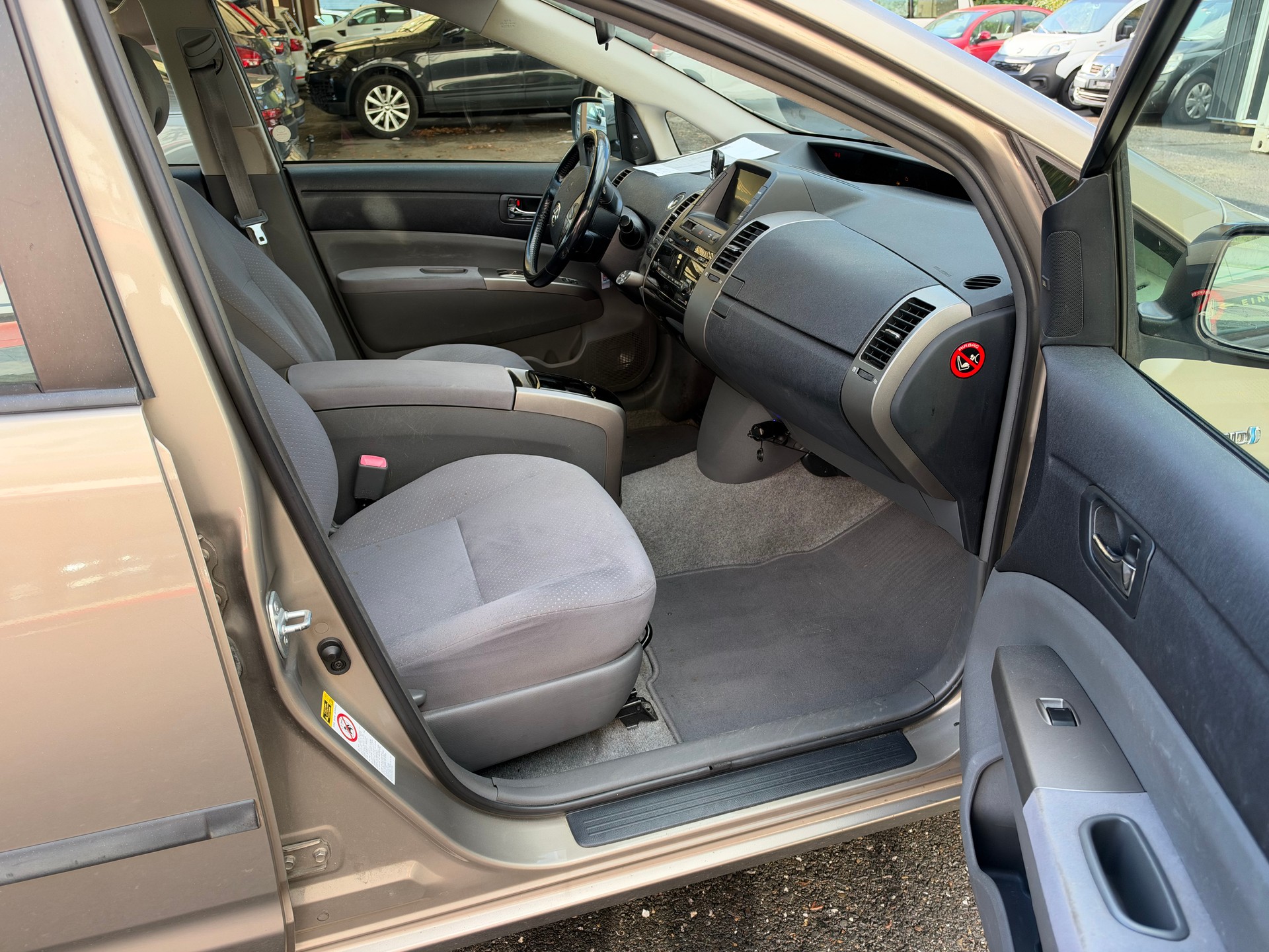 TOYOTA Prius 1.5 16V Hybrid-image-10