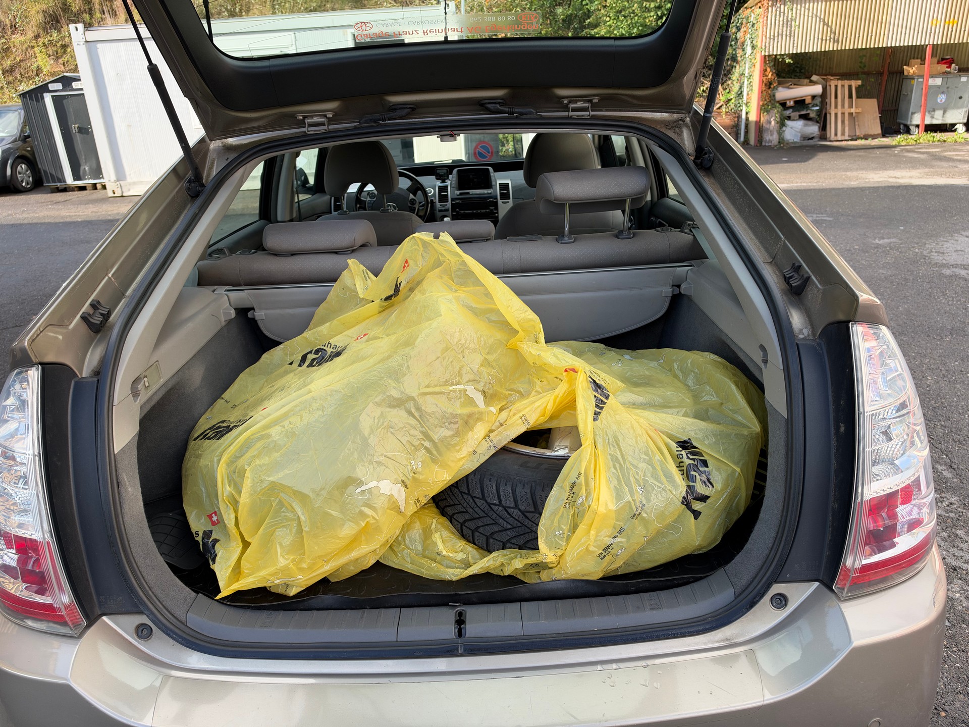 TOYOTA Prius 1.5 16V Hybrid-image-13