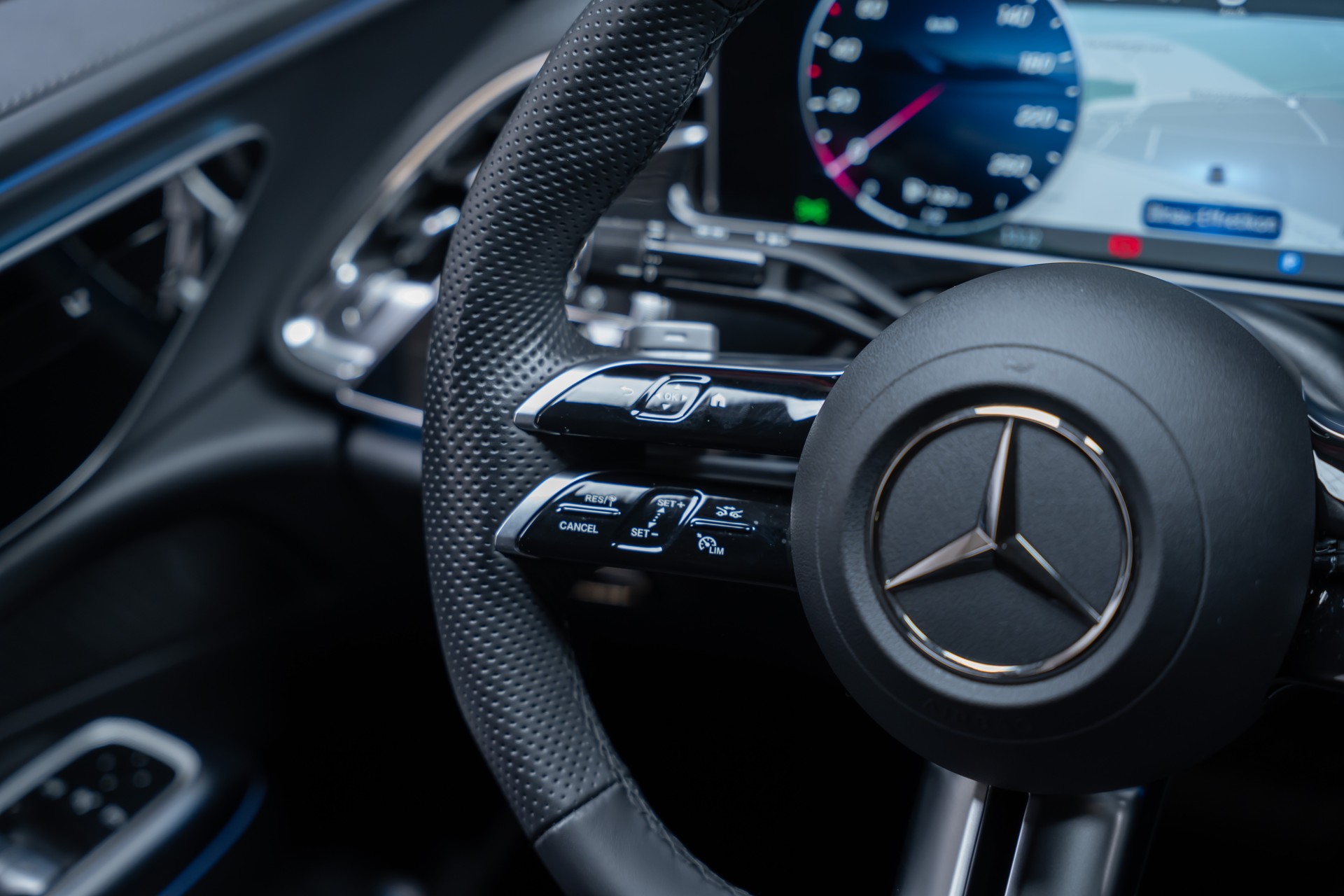 MERCEDES-BENZ E 200 AMG Line / Hyperscreen / Rückfahrkamera / el.Sitze-image-24