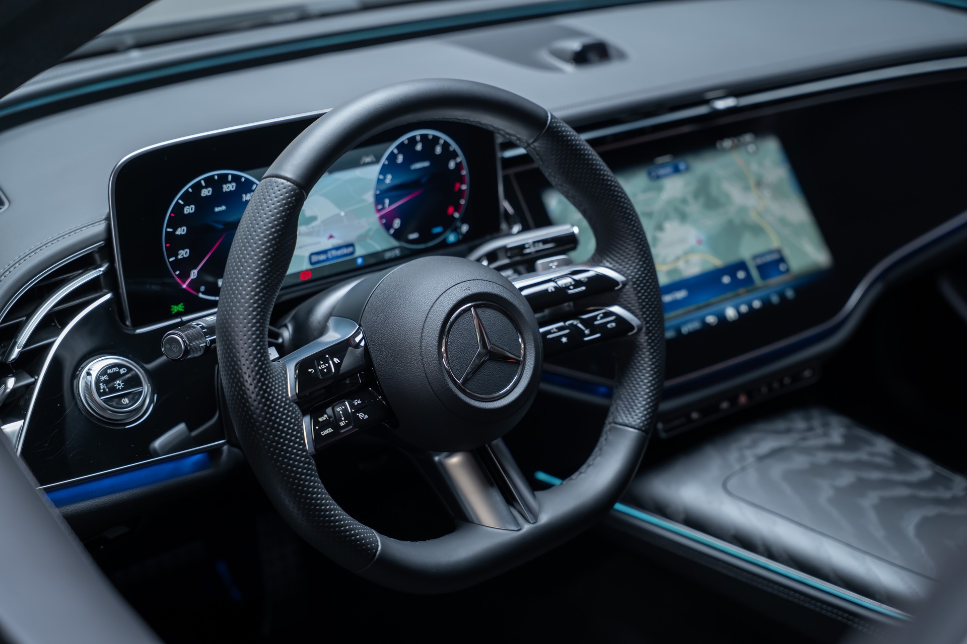 MERCEDES-BENZ E 200 AMG Line / Hyperscreen / Rückfahrkamera / el.Sitze-image-11