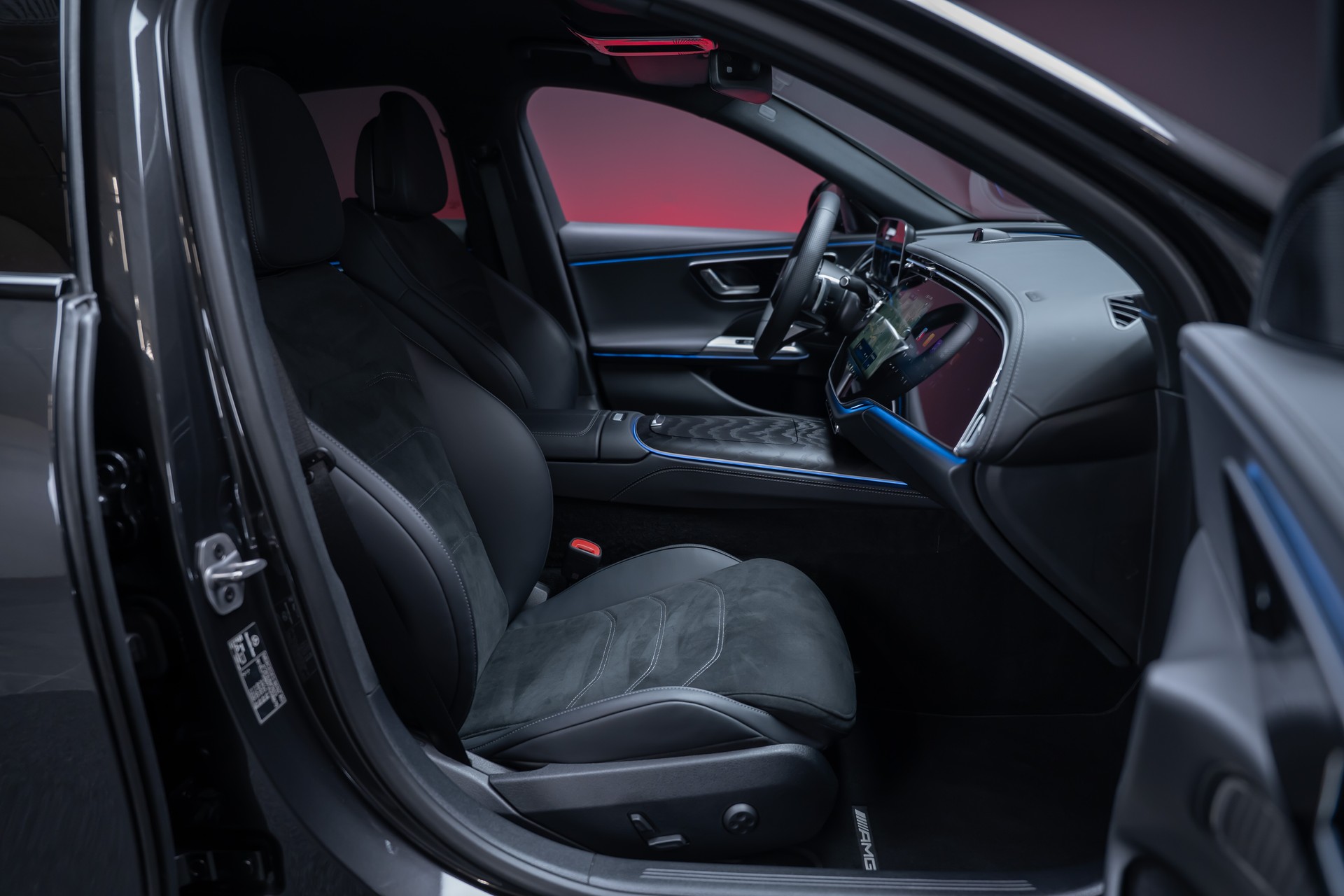 MERCEDES-BENZ E 200 AMG Line / Hyperscreen / Rückfahrkamera / el.Sitze-image-19