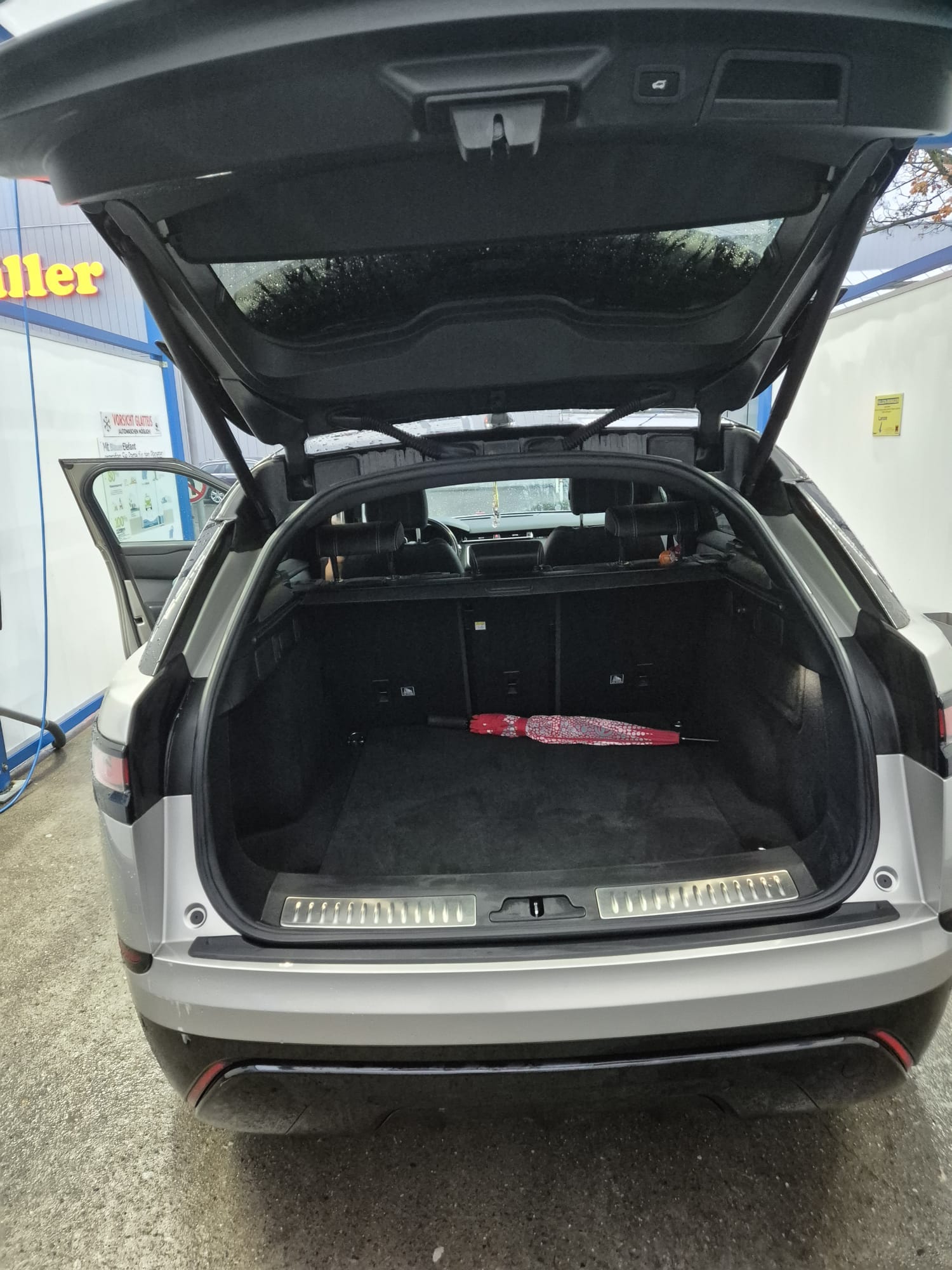 LAND ROVER 2.0 T R-Dynamic S-image-4