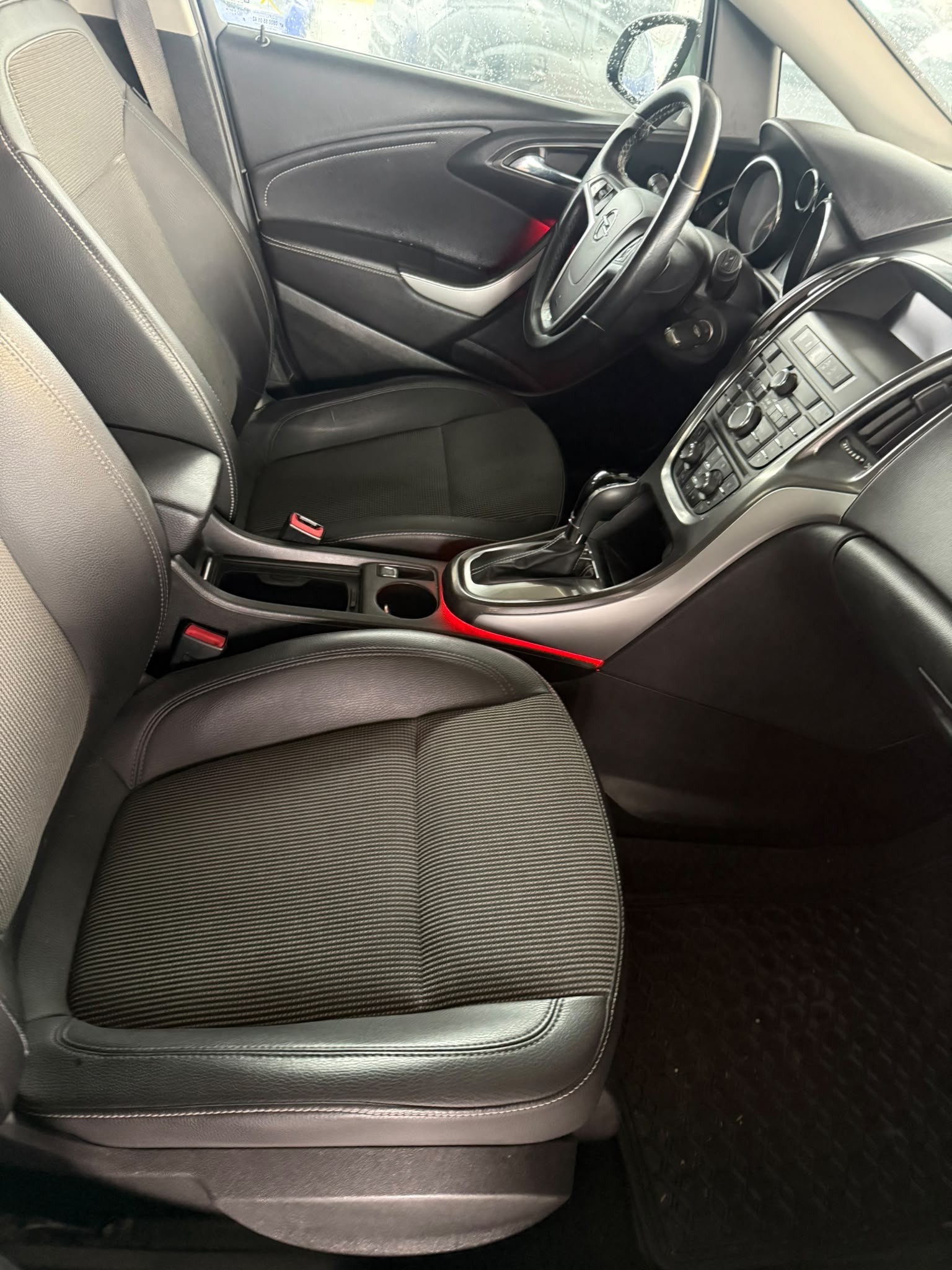 OPEL Astra SportsTourer 1.6i 16V Turbo Cosmo Automatic-image-4