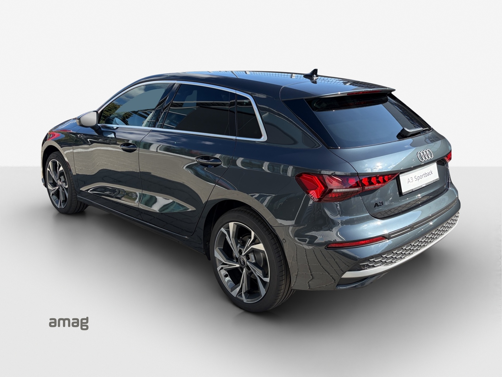 AUDI A3 Sportback TFSI 110 kW Attraction S tronic-image-2