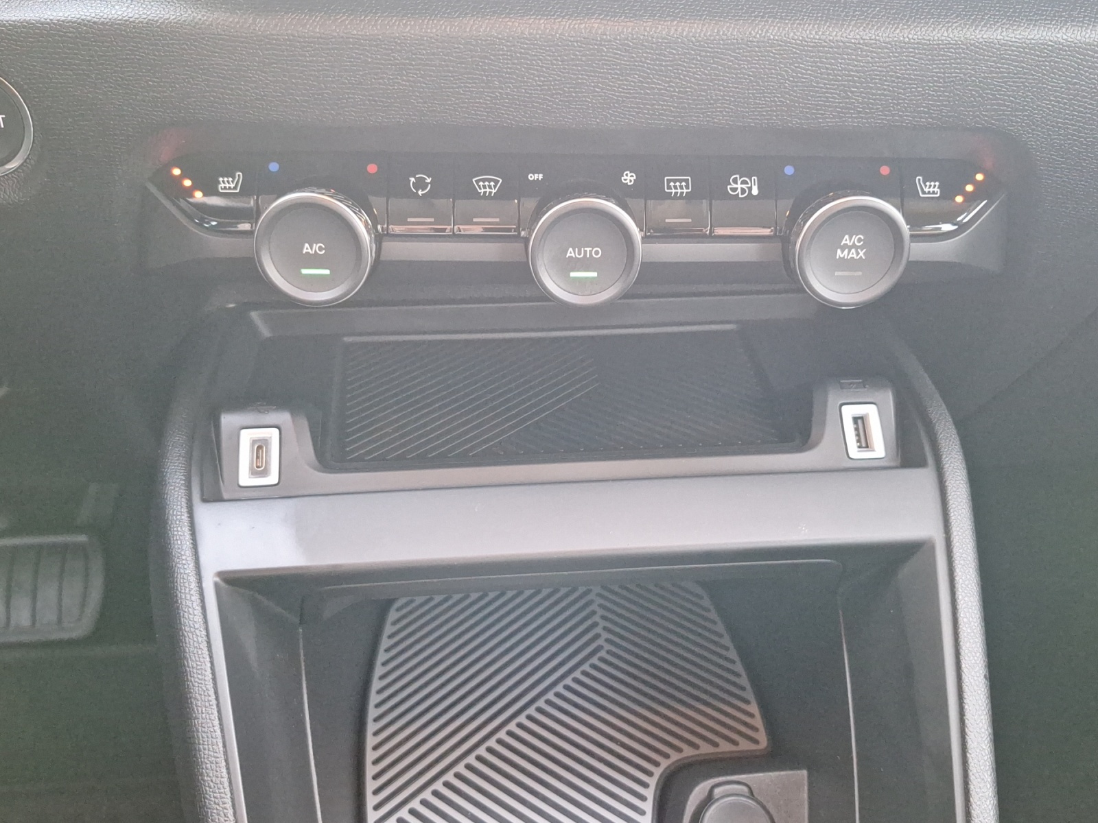 CITROEN C4 1.2 PureTech Swiss Edition-image-12