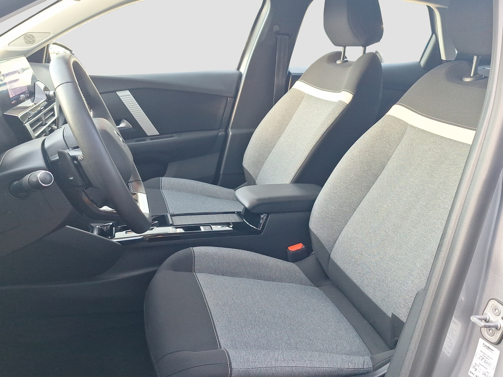 CITROEN C4 1.2 PureTech Swiss Edition-image-9