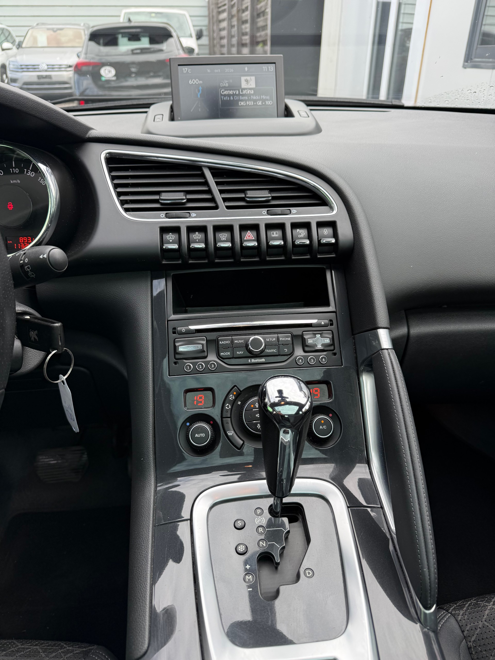 PEUGEOT 3008 1.6 16V T Allure Tiptronic-image-9