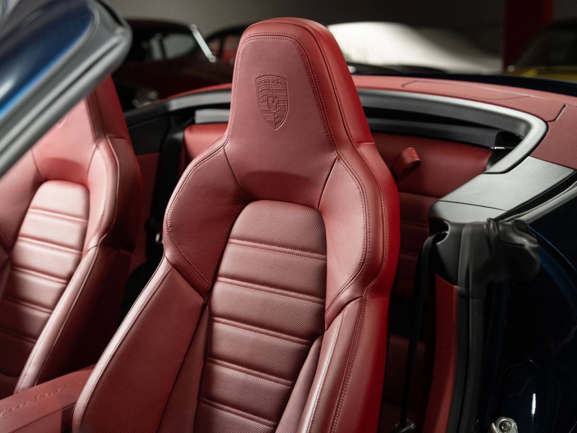 PORSCHE 911 Turbo S Cabriolet-image-17