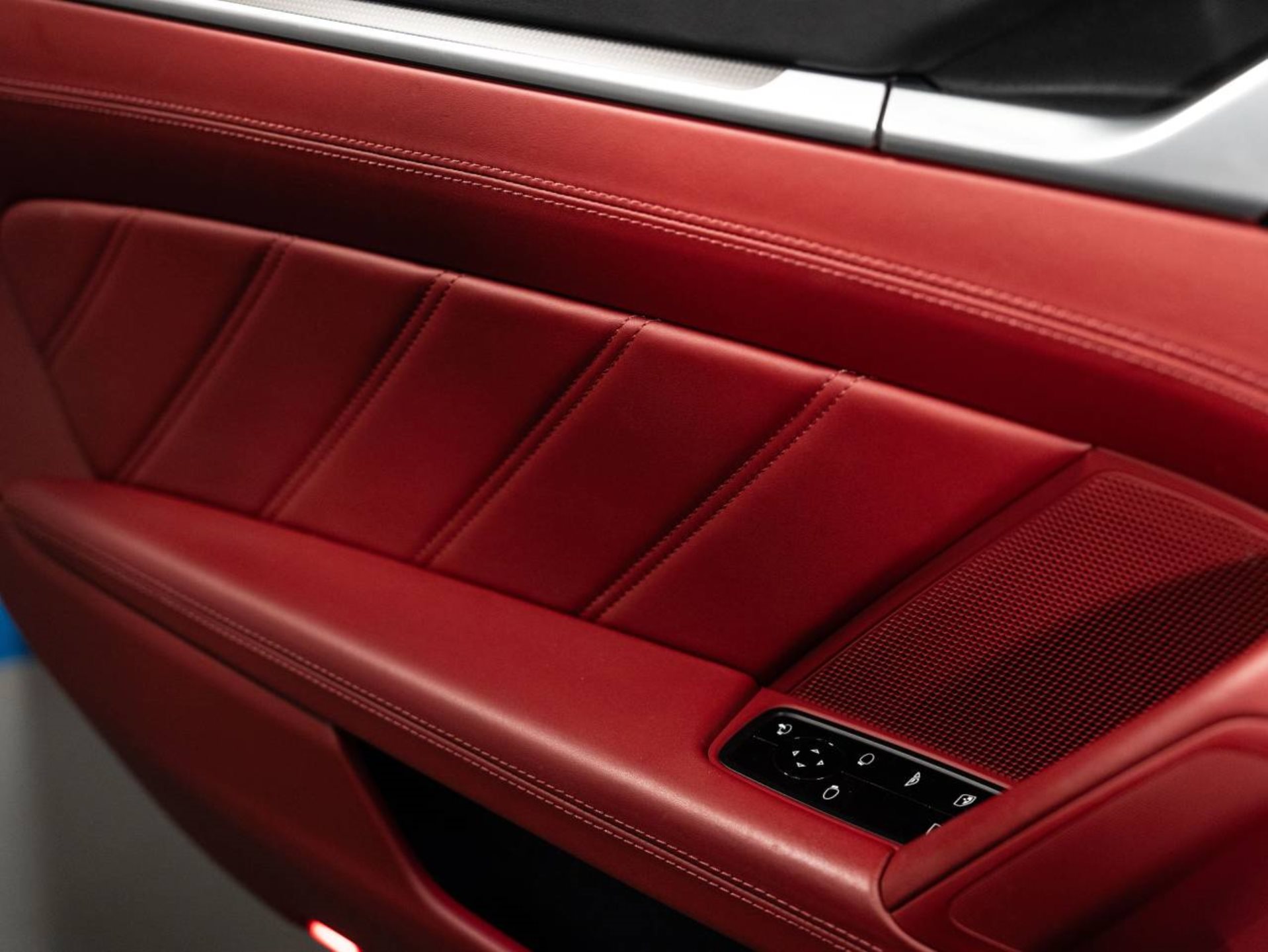 PORSCHE 911 Turbo S Cabriolet-image-23