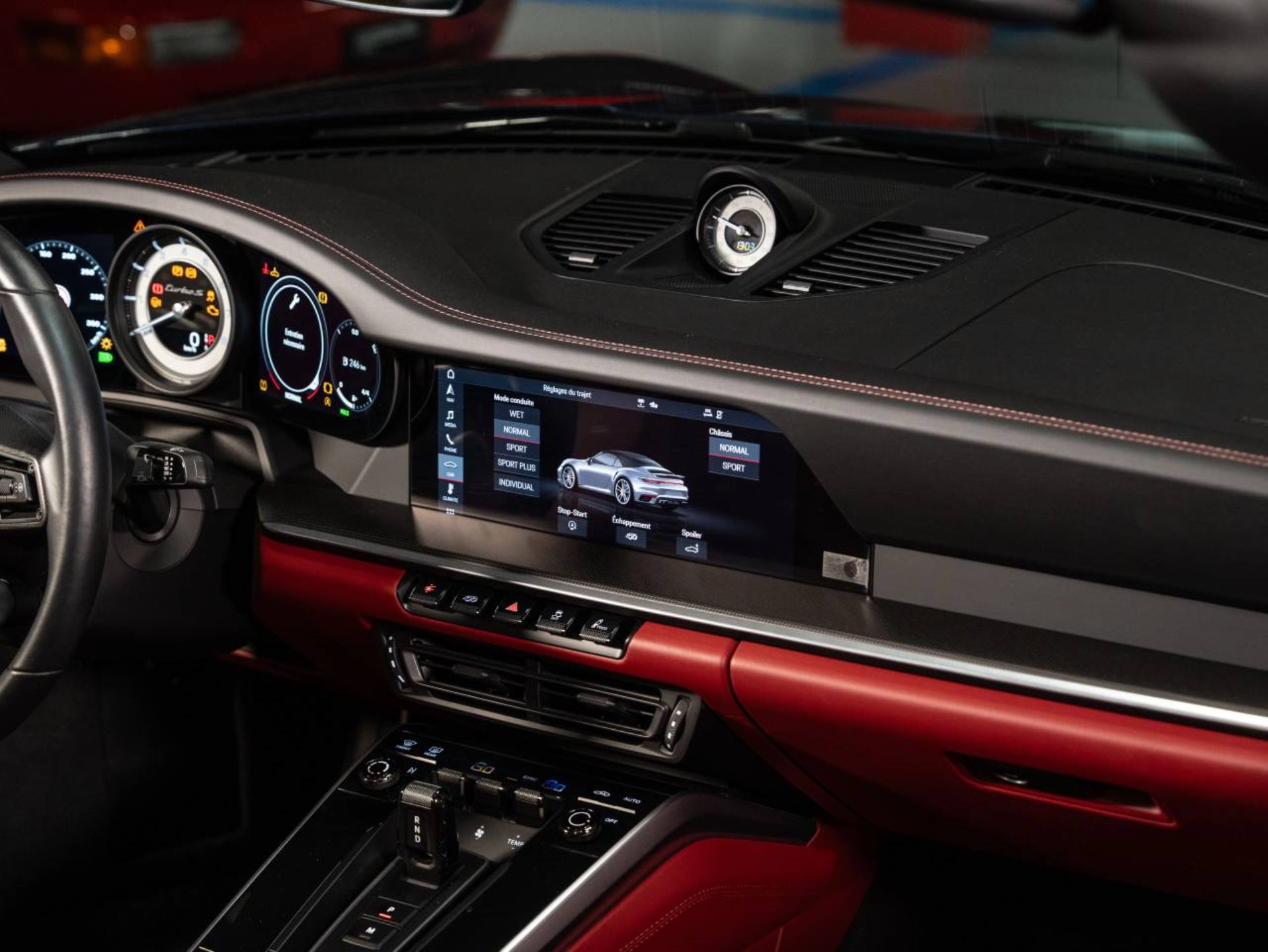 PORSCHE 911 Turbo S Cabriolet-image-15