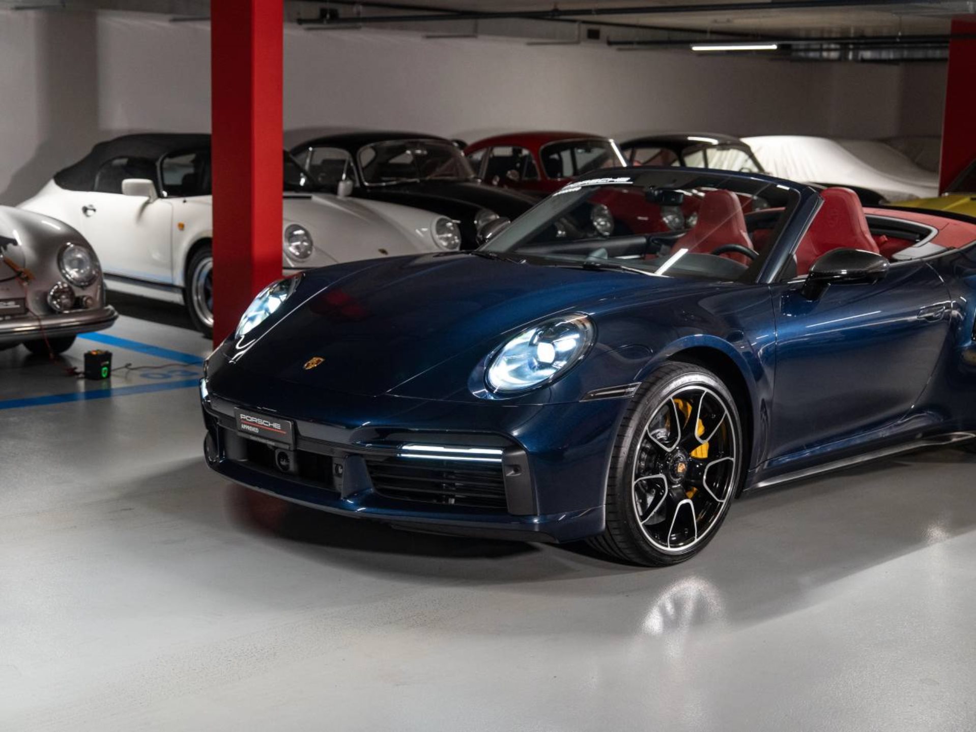 PORSCHE 911 Turbo S Cabriolet-image-30