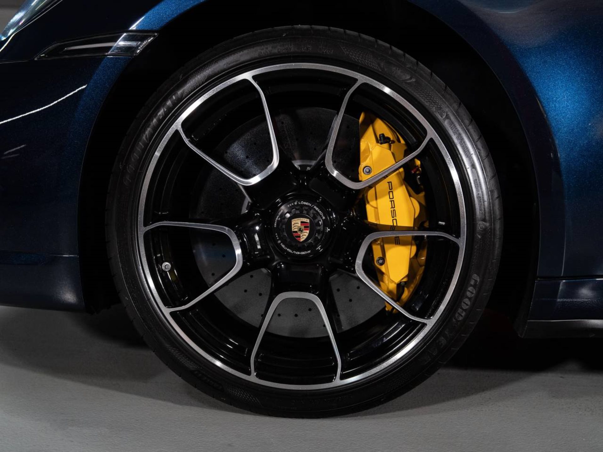 PORSCHE 911 Turbo S Cabriolet-image-26