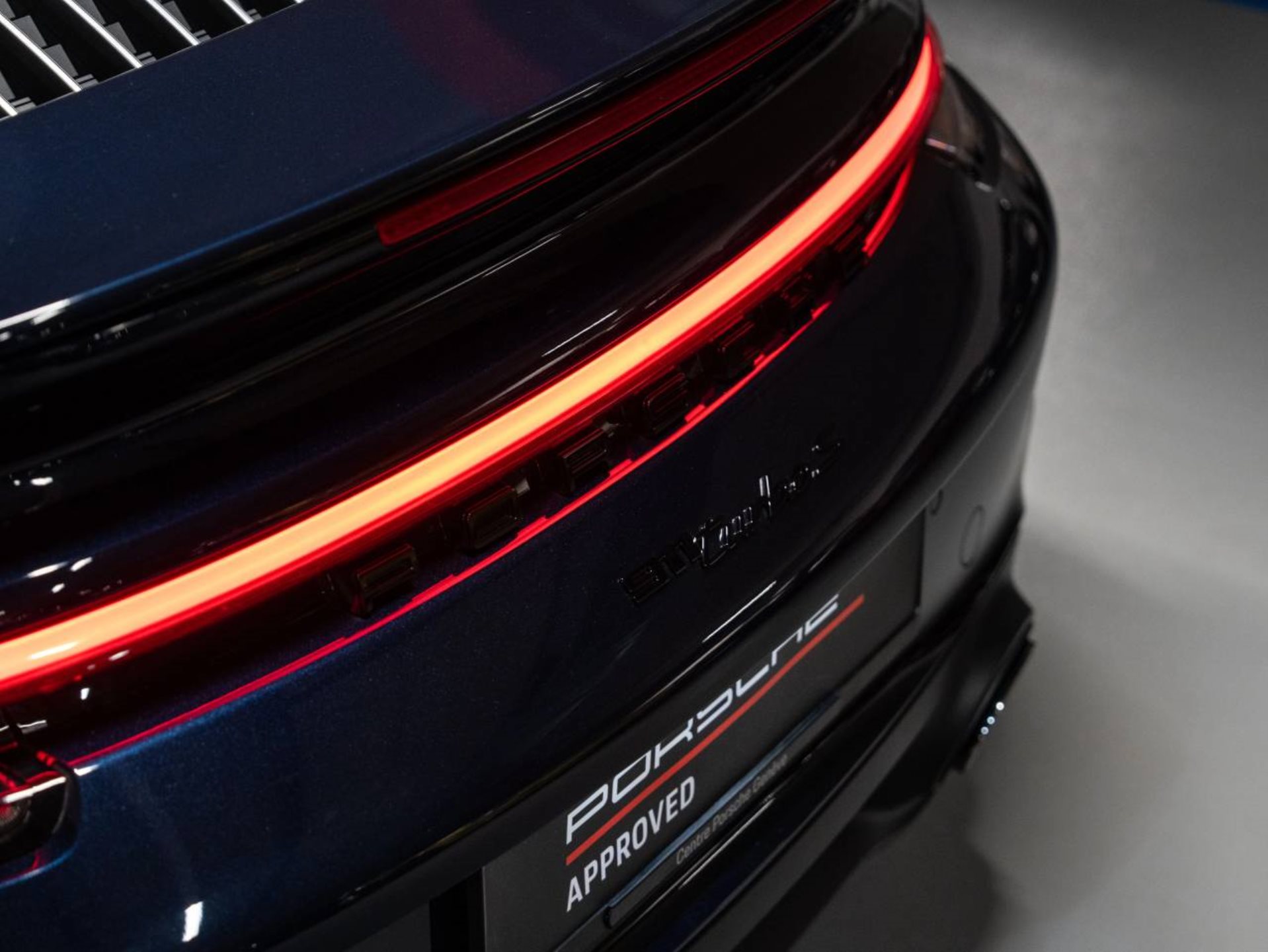 PORSCHE 911 Turbo S Cabriolet-image-28